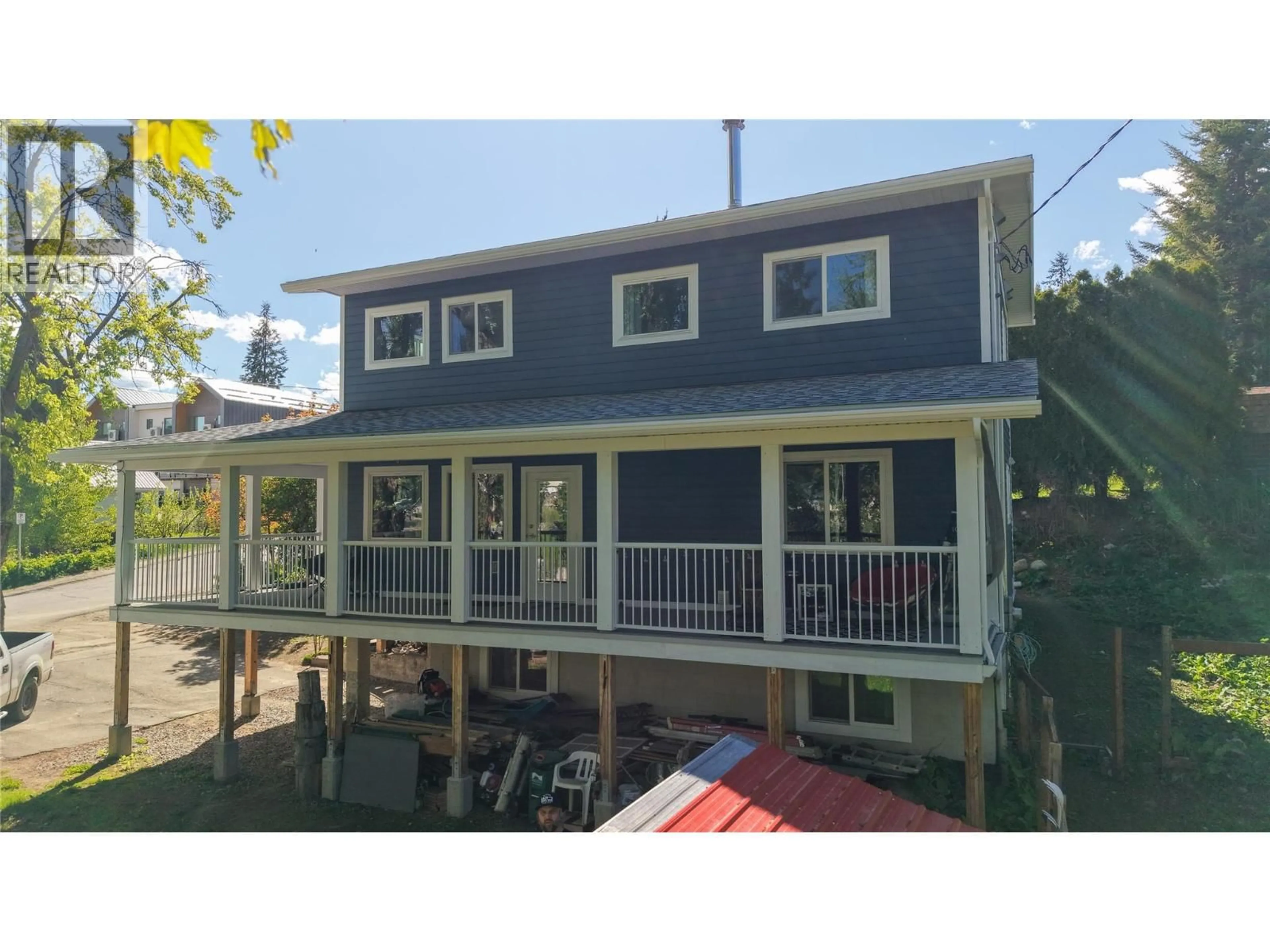 Home with vinyl exterior material, unknown for 2058 FIFTH AVENUE, Rossland British Columbia V0G1Y0