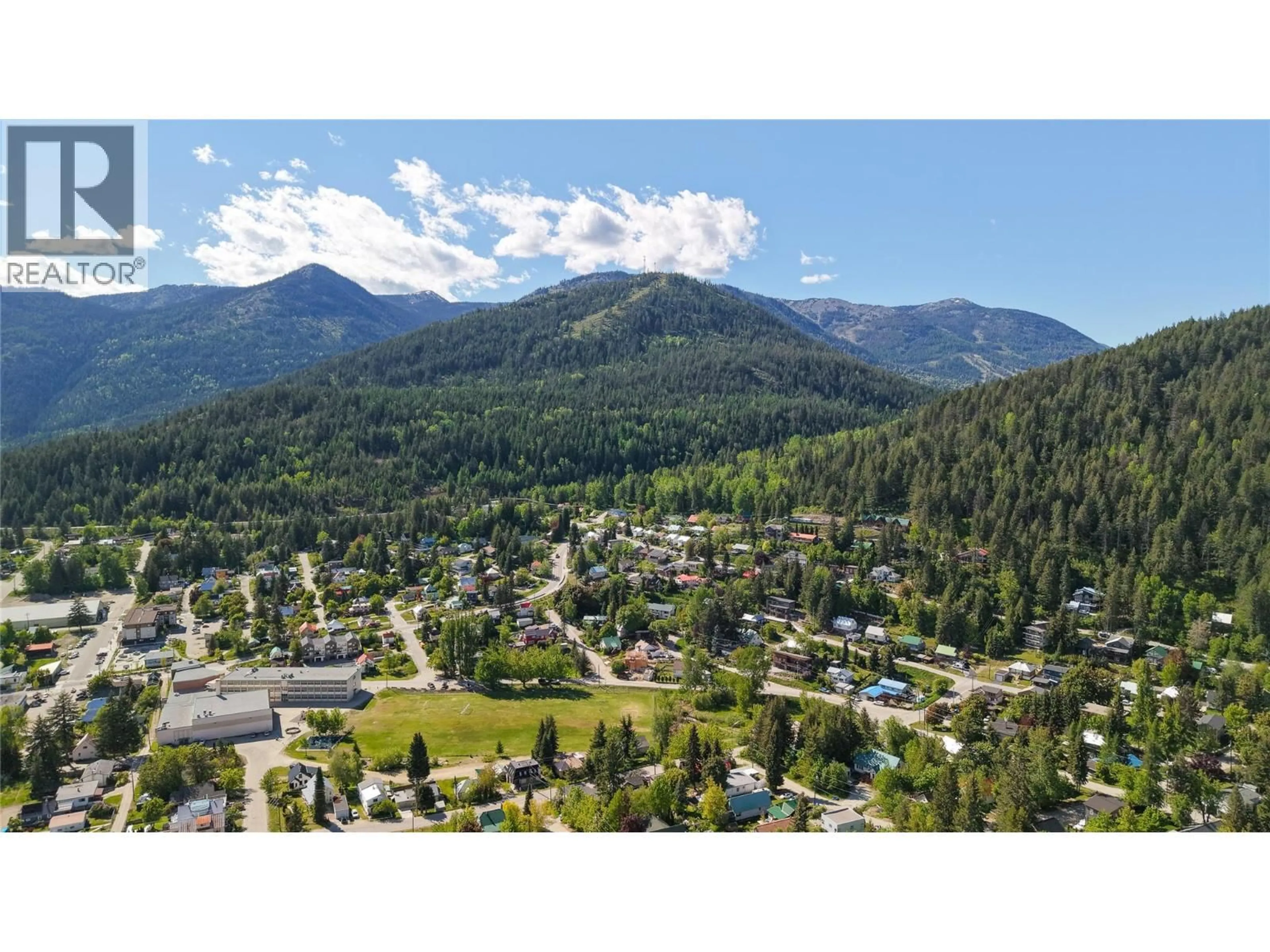 A pic from outside/outdoor area/front of a property/back of a property/a pic from drone, mountain view for 2058 FIFTH AVENUE, Rossland British Columbia V0G1Y0