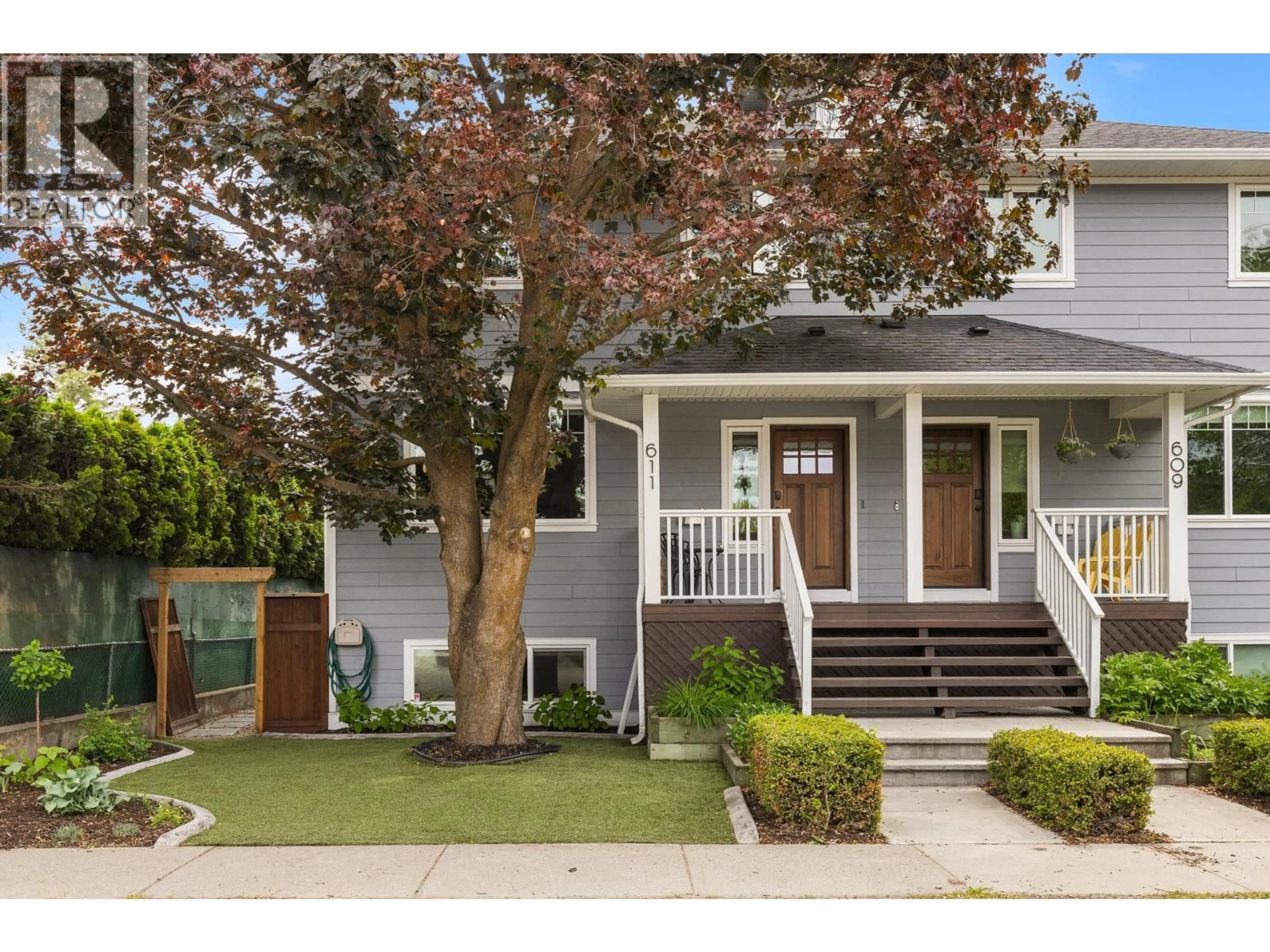 Home with vinyl exterior material, street for 611 MORRISON AVENUE, Kelowna British Columbia V1Y5E4