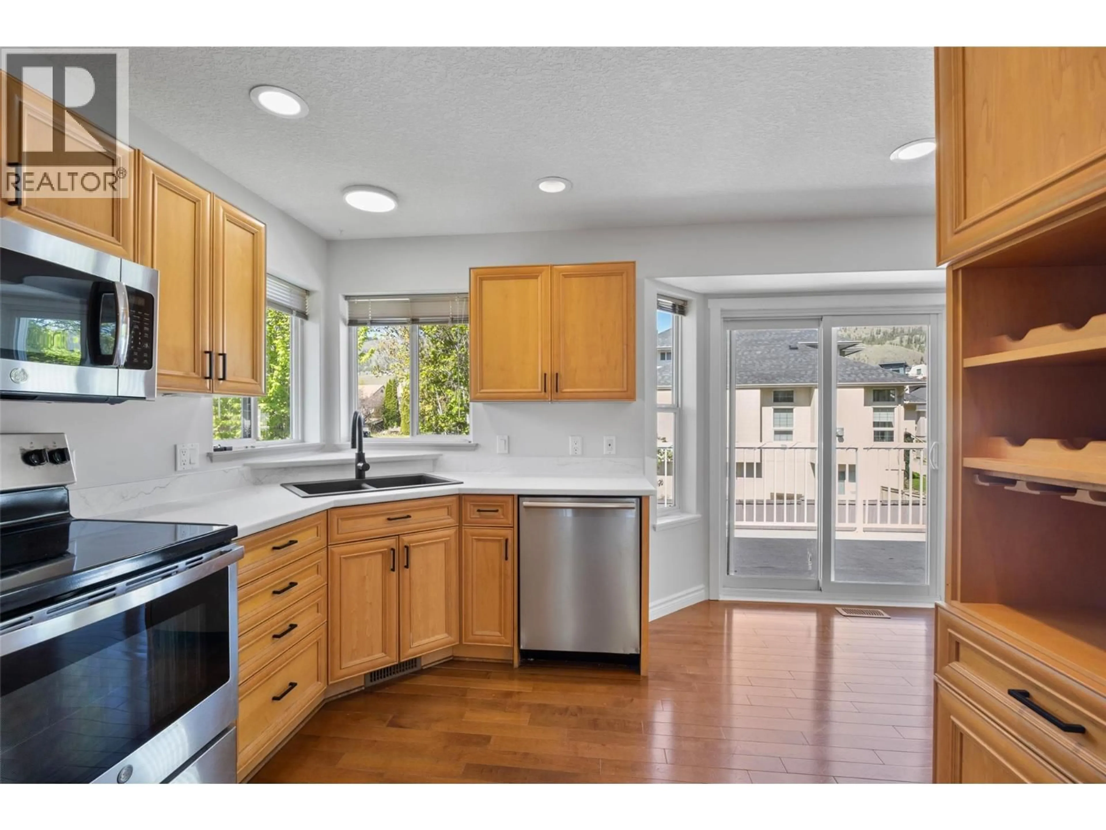 Open concept kitchen, unknown for 3702 OVERLANDER DRIVE, Kamloops British Columbia V2B8M4