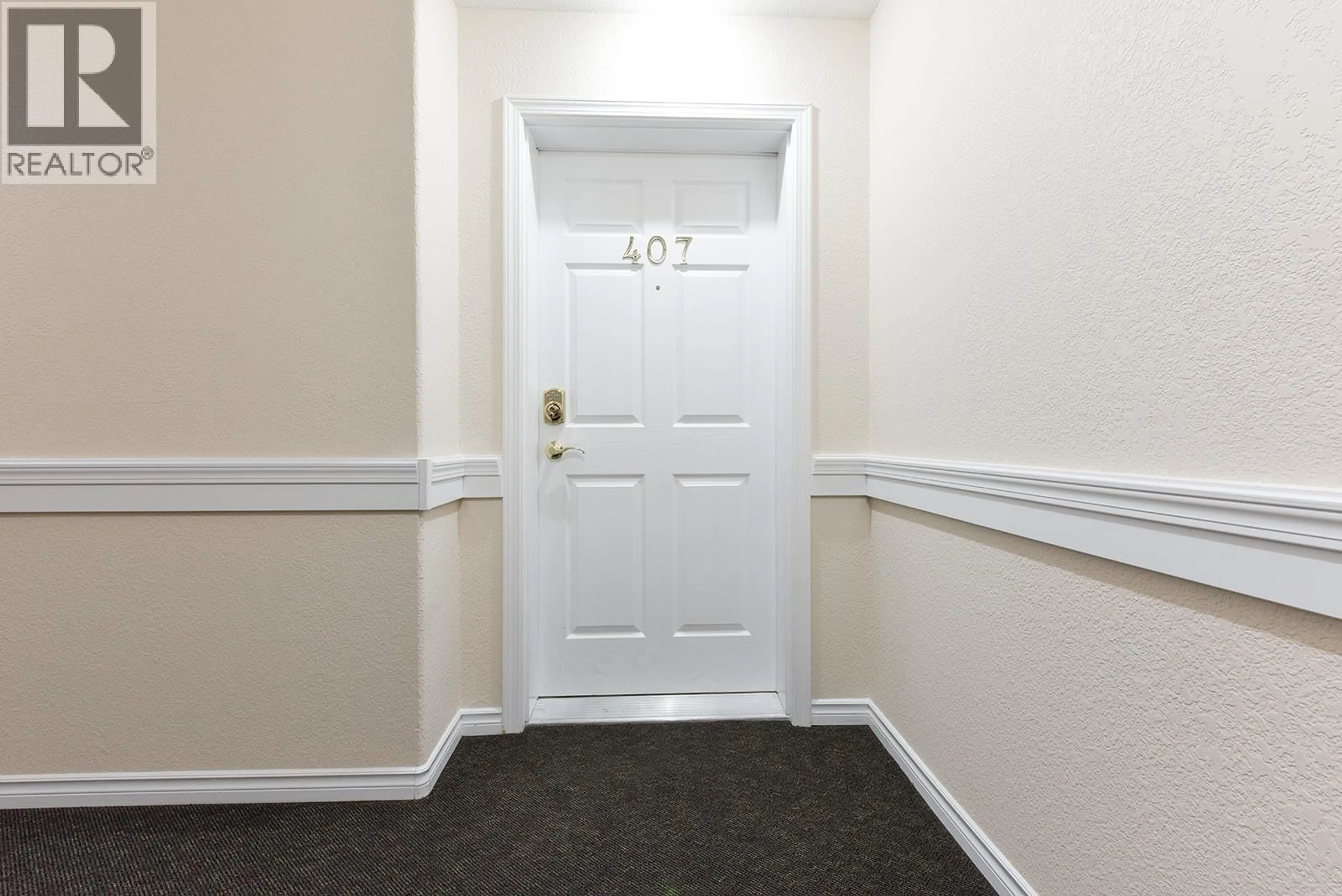 Indoor foyer for 407 - 2285 ATKINSON STREET, Penticton British Columbia V2A8R7