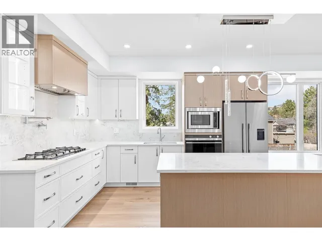 4563 GORDON DRIVE, Kelowna 4