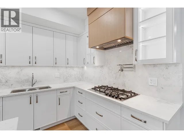 4565 GORDON DRIVE, Kelowna 4