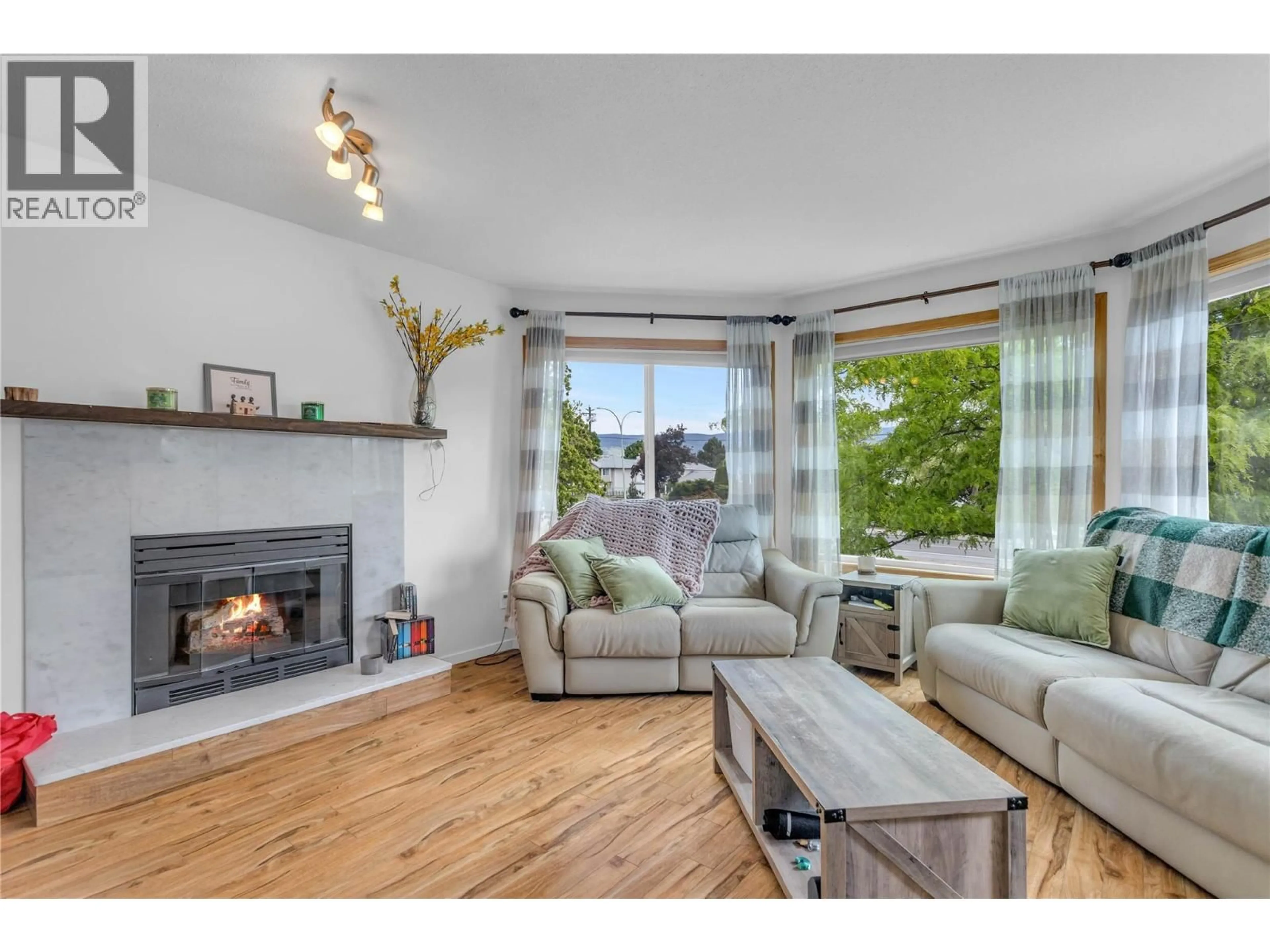 Living room with furniture, wood/laminate floor for 374 MCTAVISH CRESCENT, Kelowna British Columbia V1V1P1