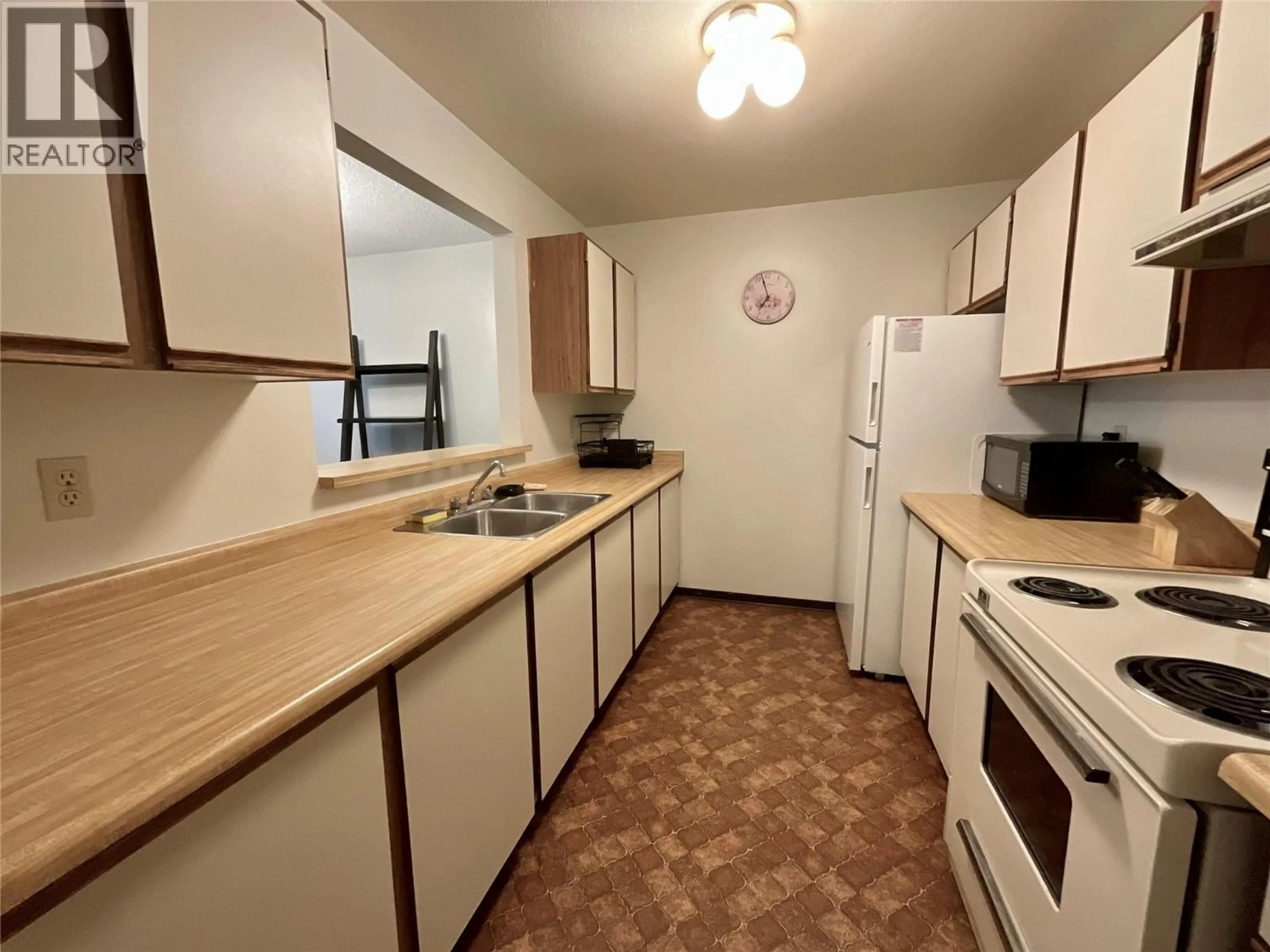 Standard kitchen, unknown for 315 - 108 SPRUCE AVENUE, Tumbler Ridge British Columbia V0C2W0