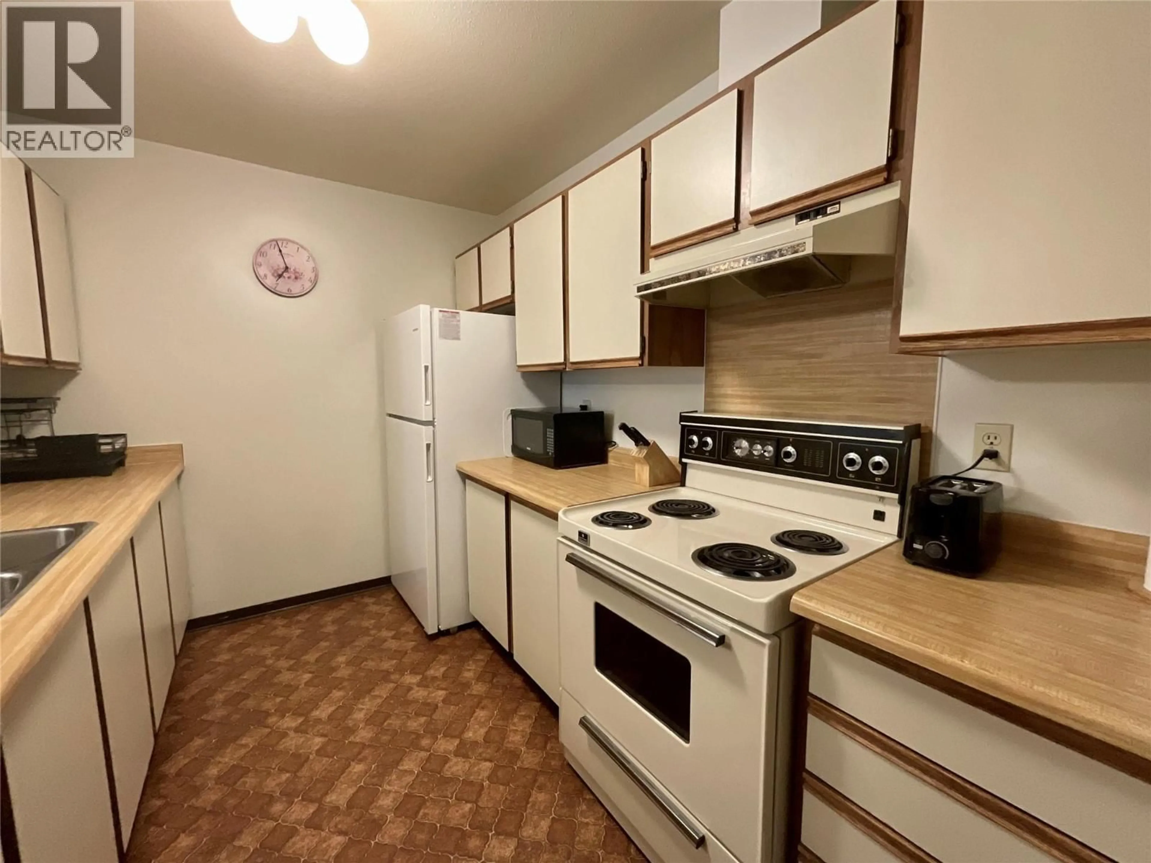 Standard kitchen, unknown for 315 - 108 SPRUCE AVENUE, Tumbler Ridge British Columbia V0C2W0
