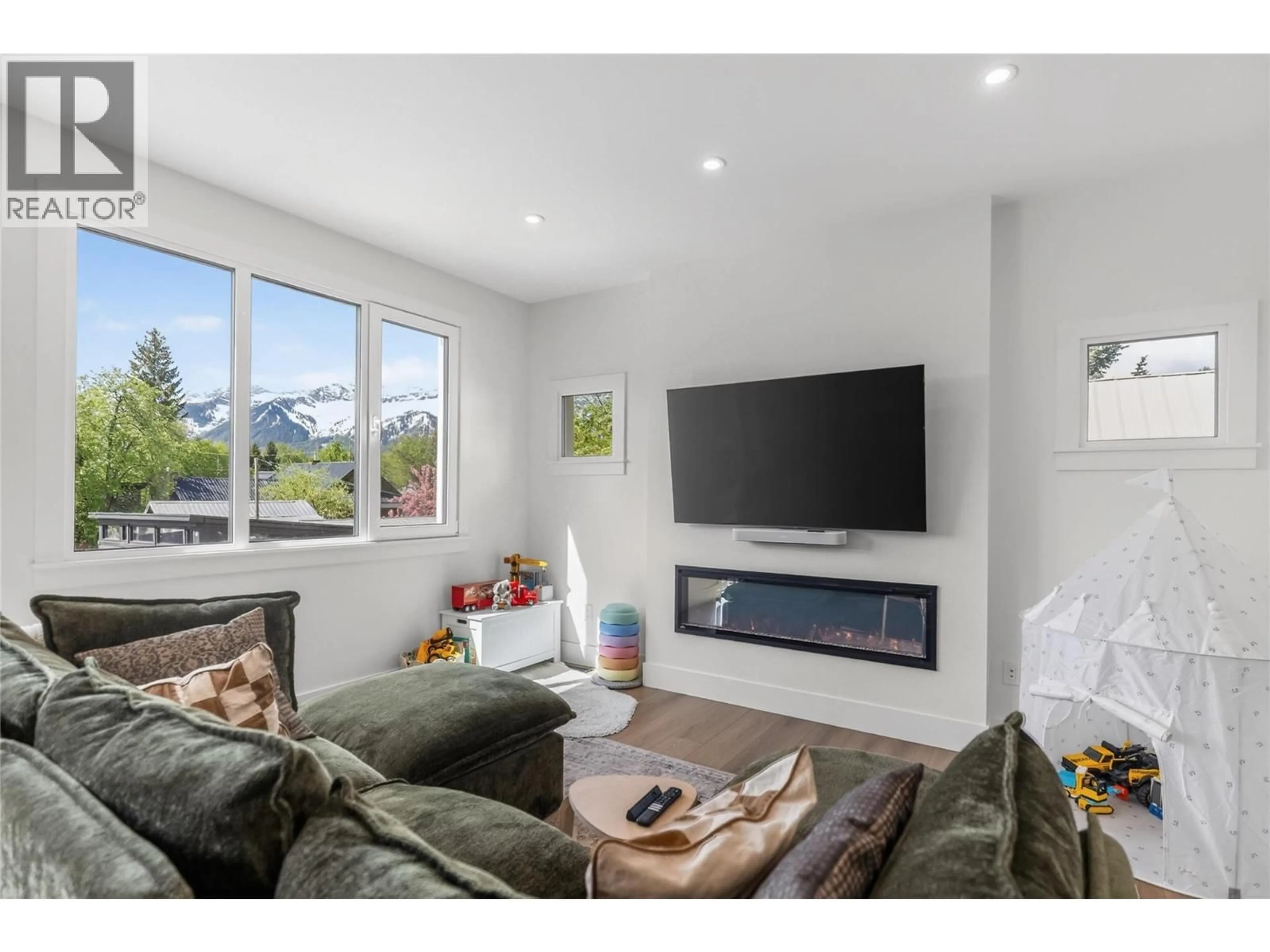 Home theater for 1000 HAND AVENUE, Fernie British Columbia V0B1M0
