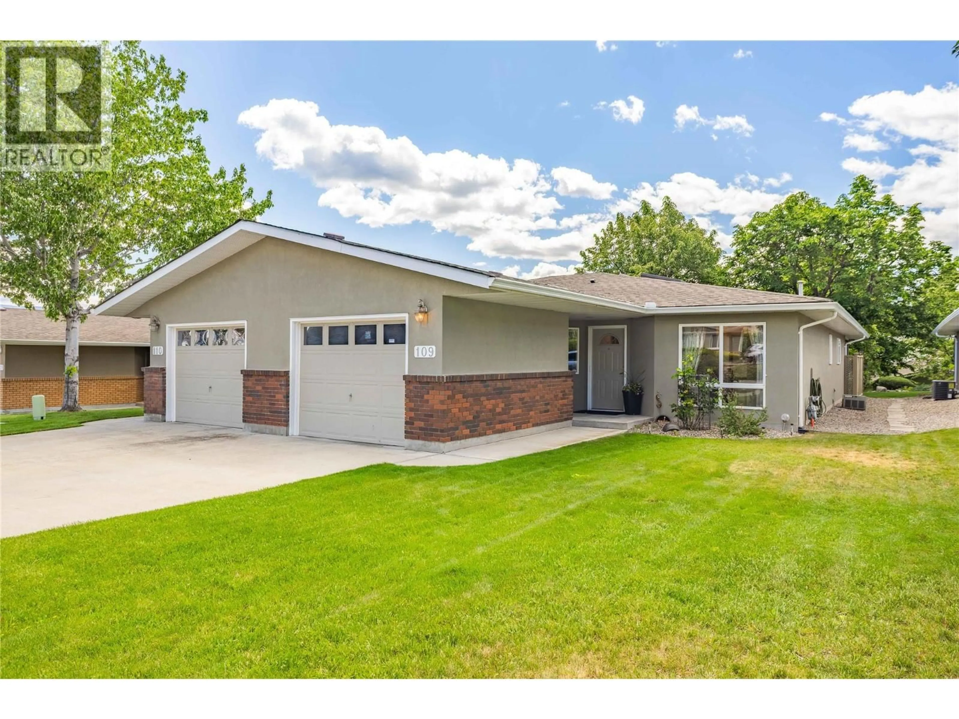 Home with vinyl exterior material, street for 109 - 4035 GELLATLY ROAD SOUTH, West Kelowna British Columbia V4T1R7