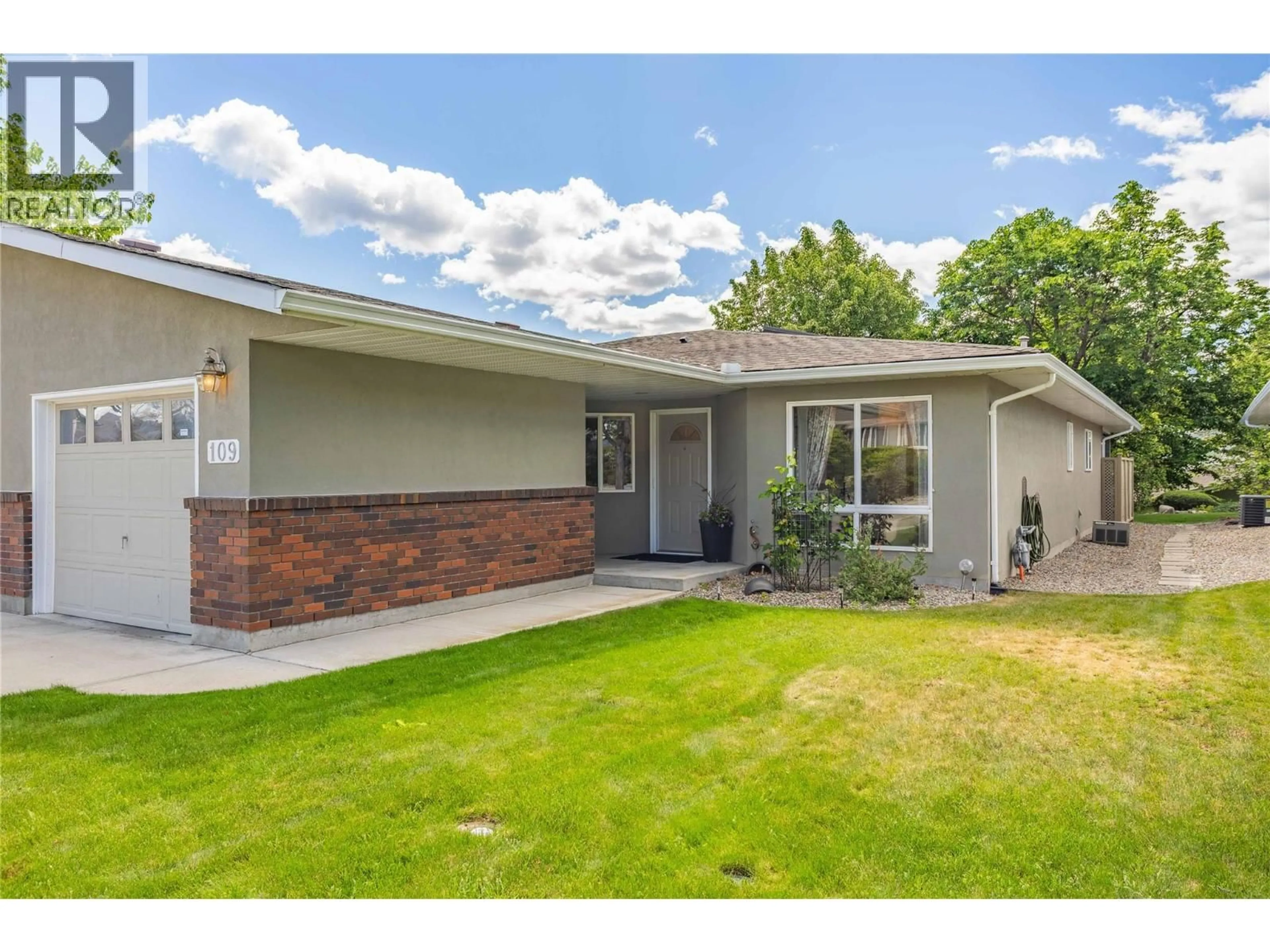 Home with vinyl exterior material, street for 109 - 4035 GELLATLY ROAD SOUTH, West Kelowna British Columbia V4T1R7
