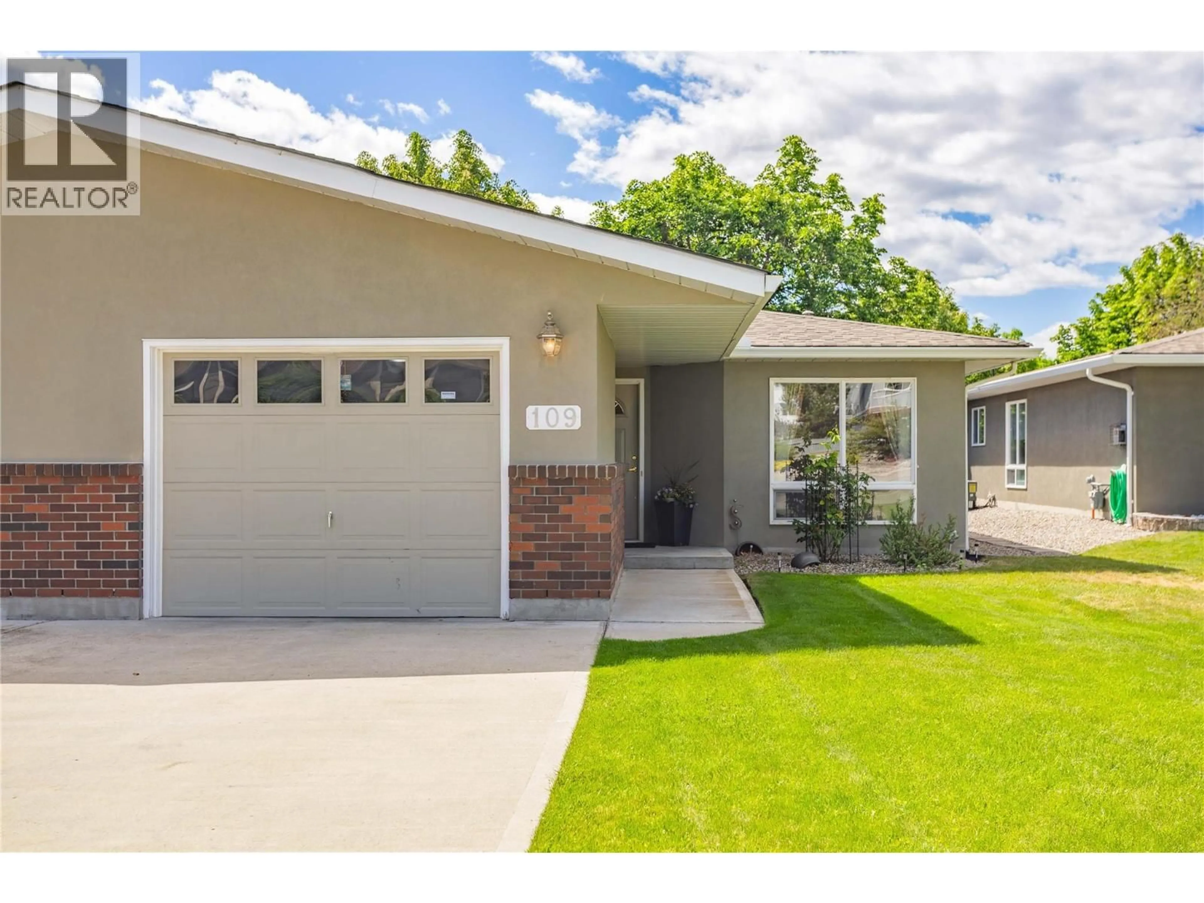 Home with vinyl exterior material, street for 109 - 4035 GELLATLY ROAD SOUTH, West Kelowna British Columbia V4T1R7