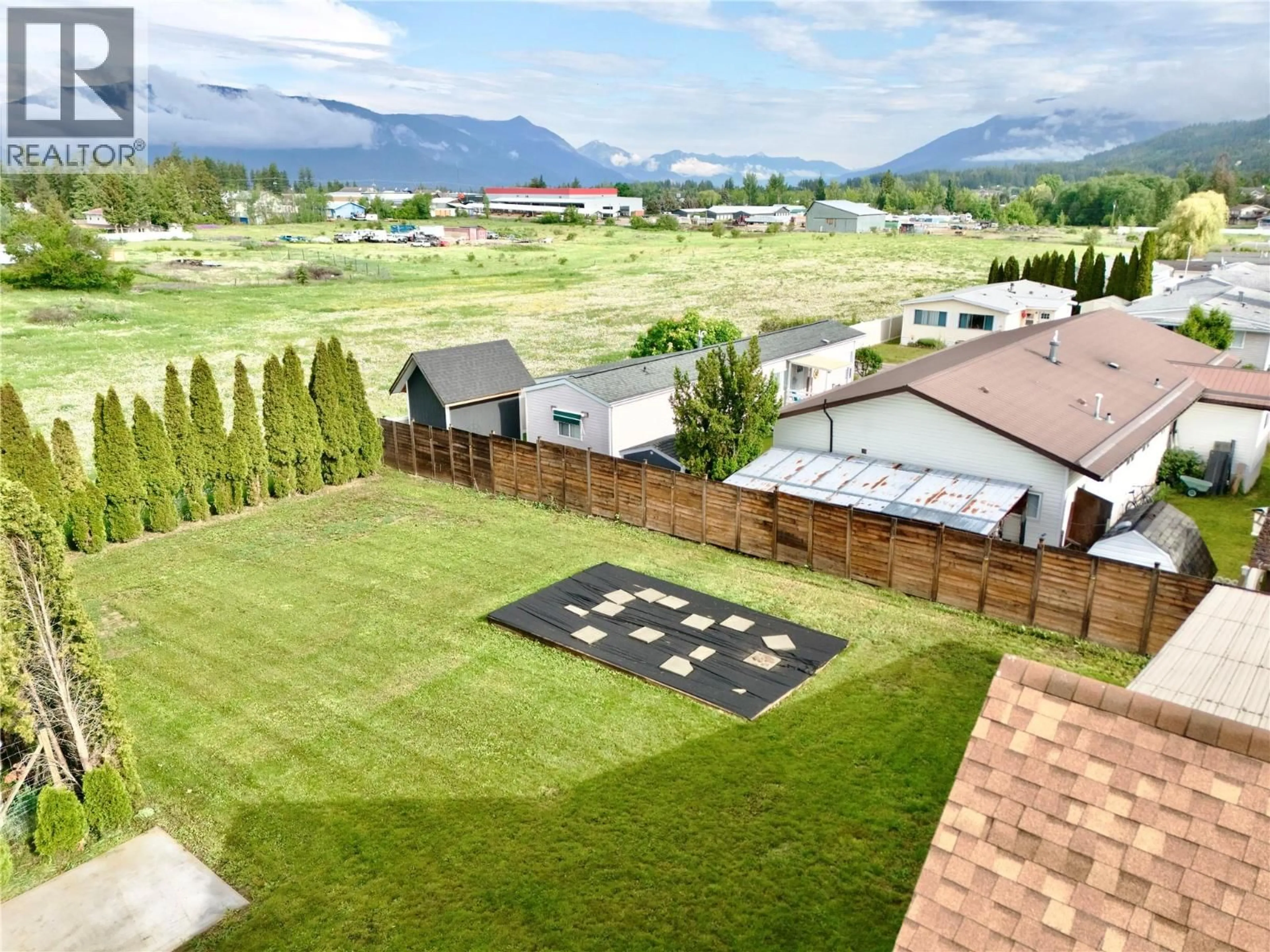 A pic from outside/outdoor area/front of a property/back of a property/a pic from drone, mountain view for 710 DEVON STREET, Creston British Columbia V0B1G6