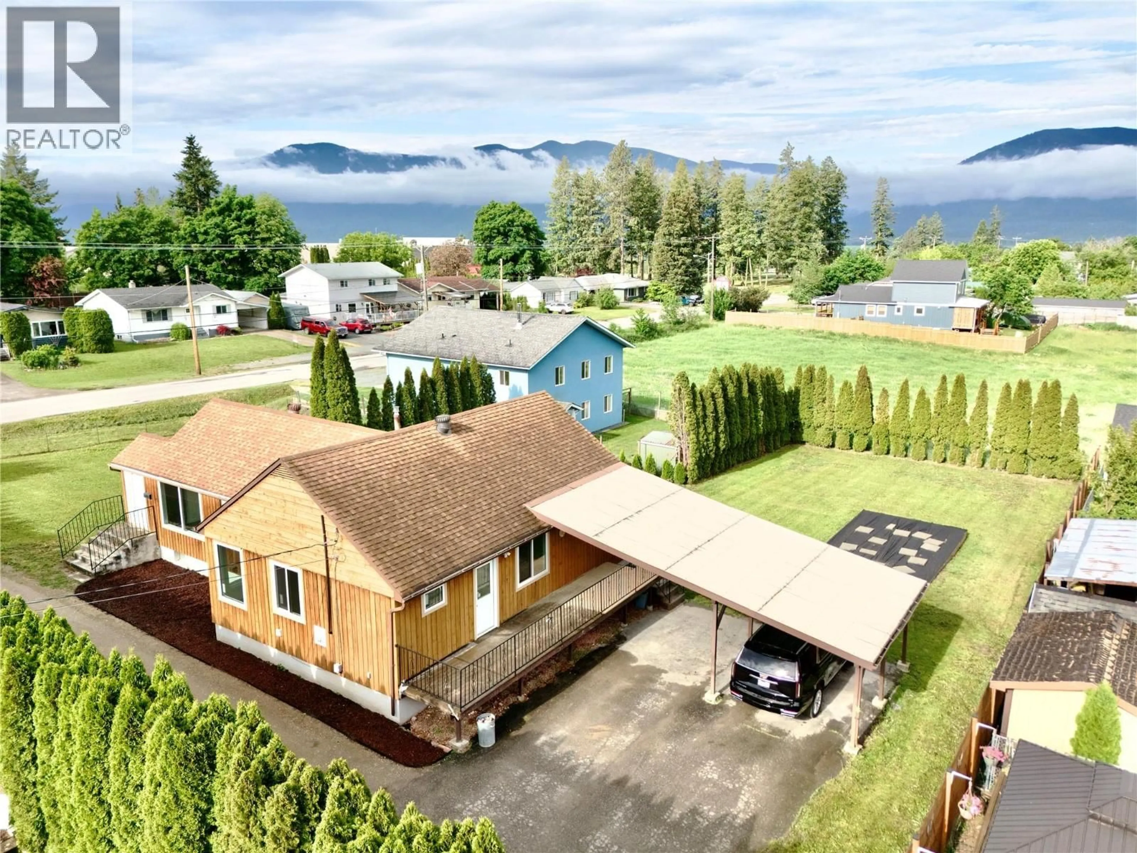A pic from outside/outdoor area/front of a property/back of a property/a pic from drone, water/lake/river/ocean view for 710 DEVON STREET, Creston British Columbia V0B1G6