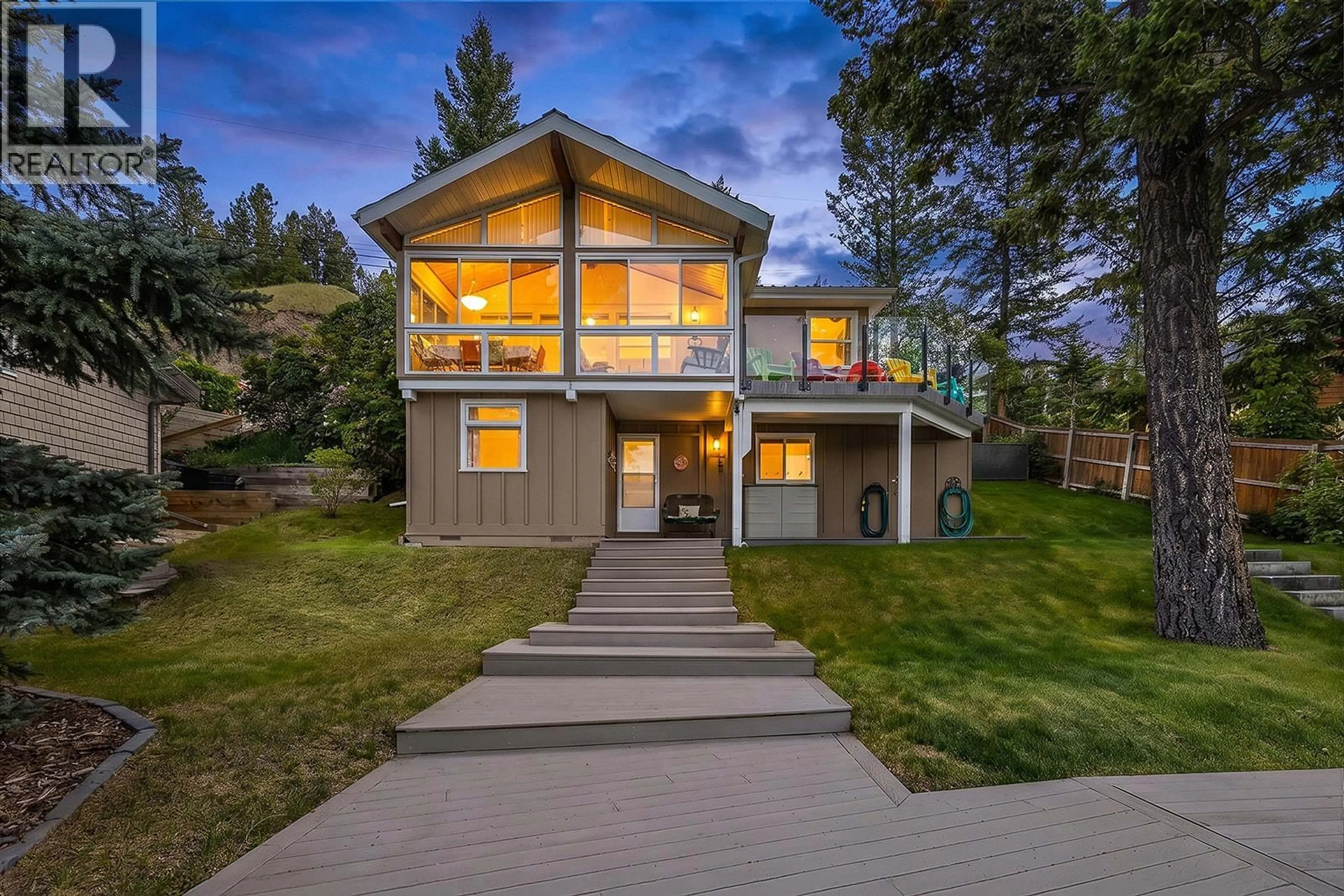 Home with vinyl exterior material, water/lake/river/ocean view for 695 LAKEVIEW ROAD, Invermere British Columbia V0A1K3