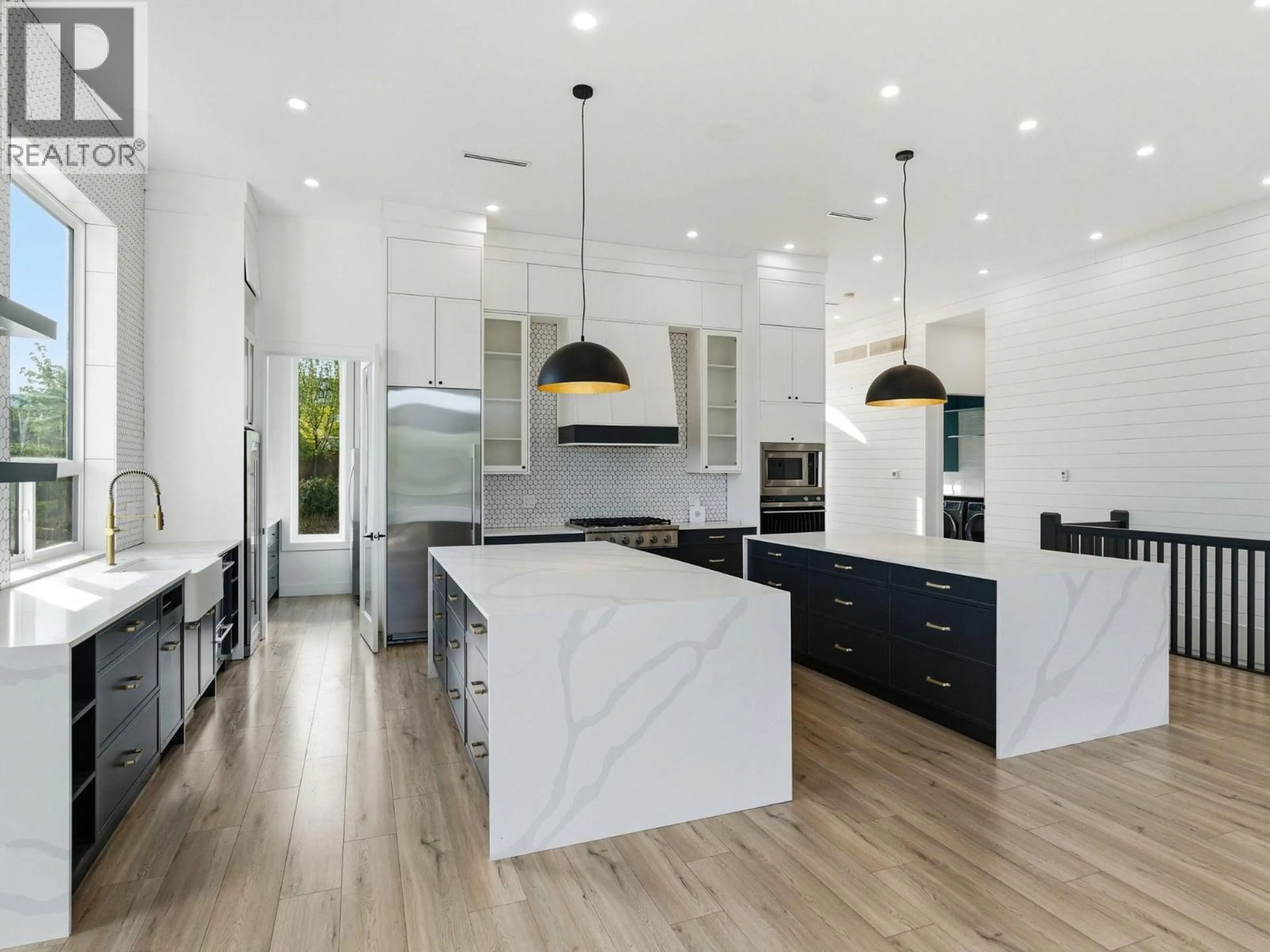 Contemporary kitchen, unknown for 5300 HEDEMAN COURT, Kelowna British Columbia V1W5A3