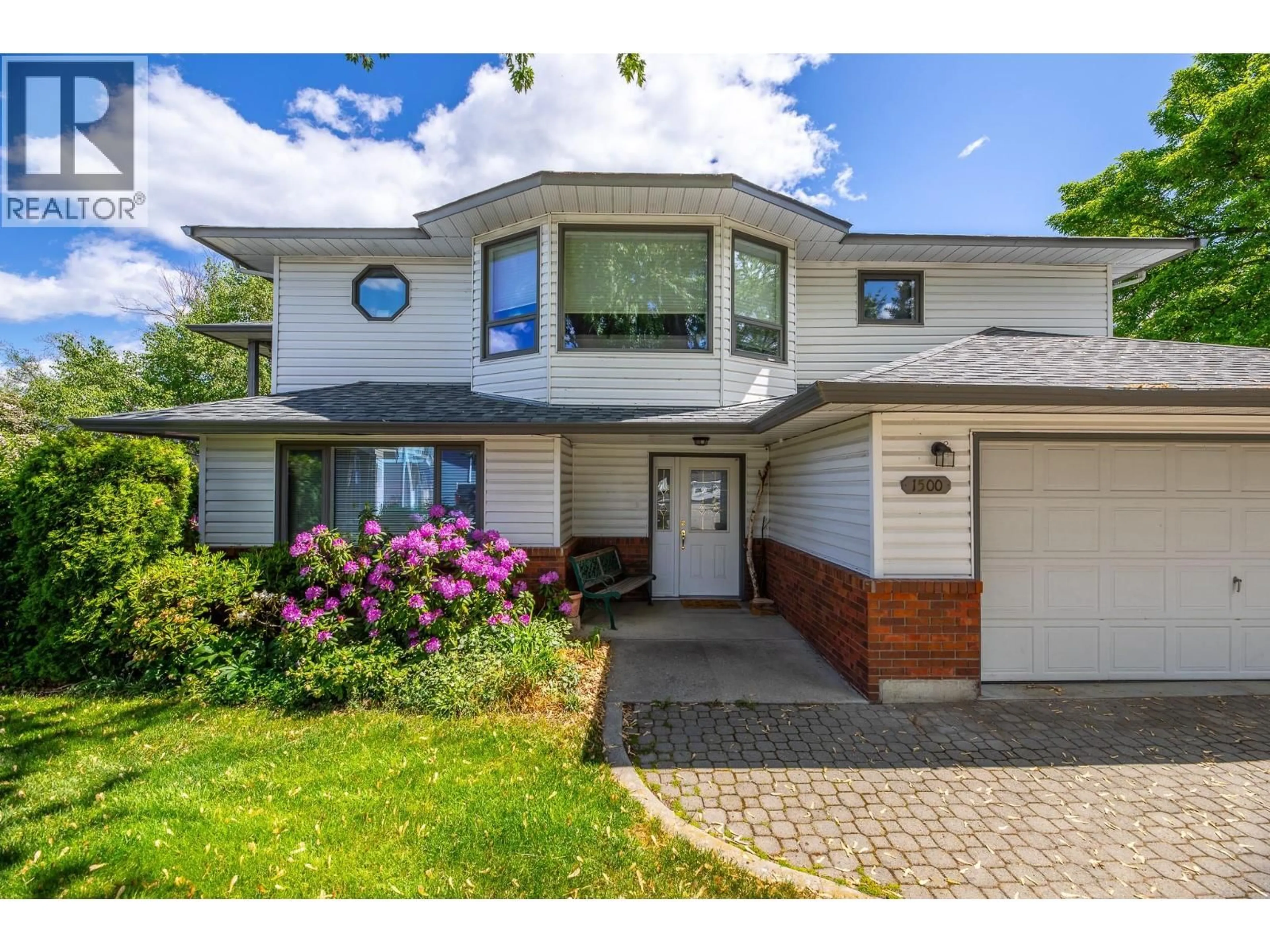 Home with vinyl exterior material, street for 1500 HARDING STREET, Summerland British Columbia V0H1Z9