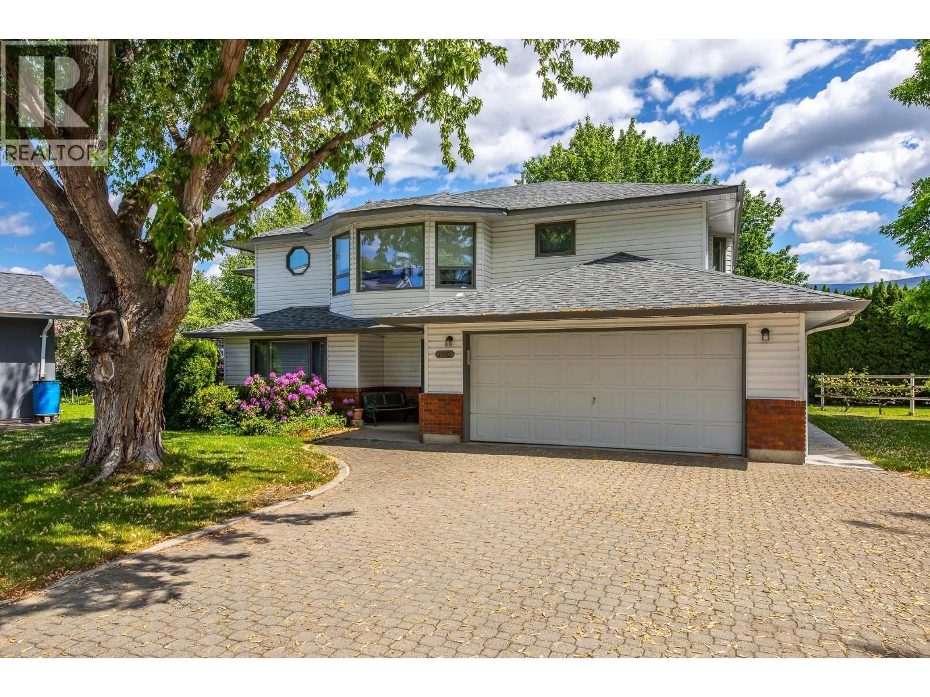 Home with vinyl exterior material, street for 1500 HARDING STREET, Summerland British Columbia V0H1Z9