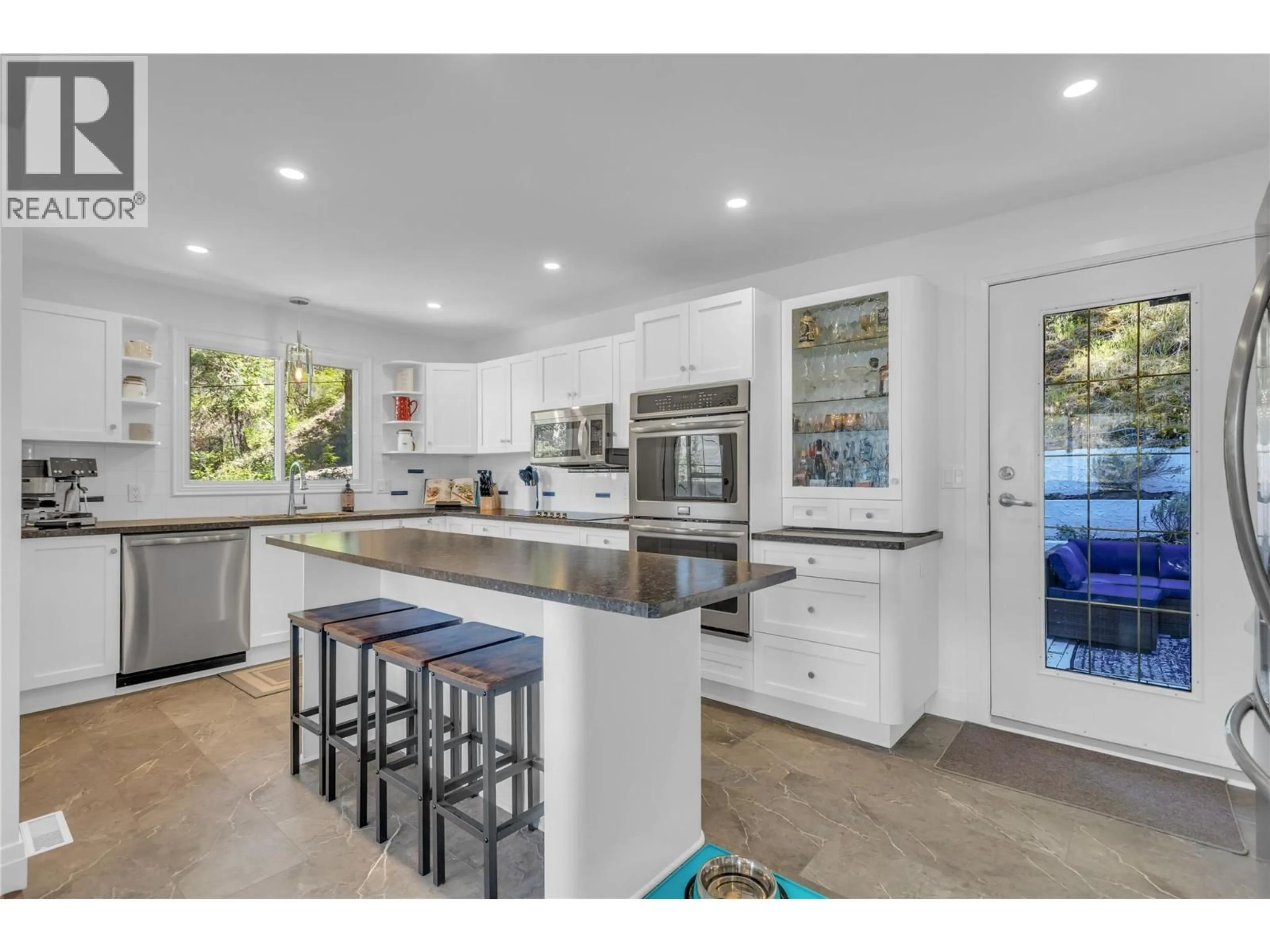 Open concept kitchen, ceramic/tile floor for 155 CLIFTON ROAD NORTH, Kelowna British Columbia V1V1A2