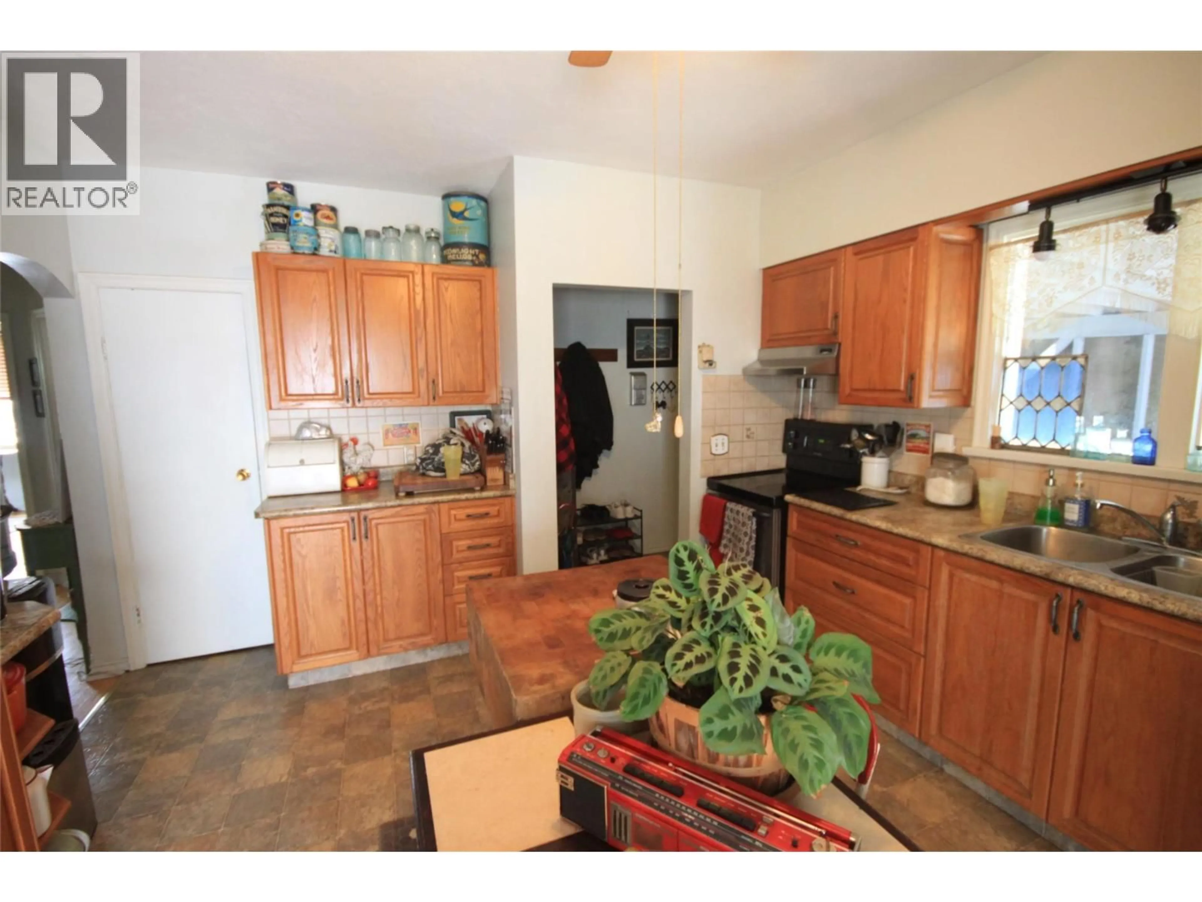 Standard kitchen, unknown for 3208 35 STREET, Vernon British Columbia V1T6B7