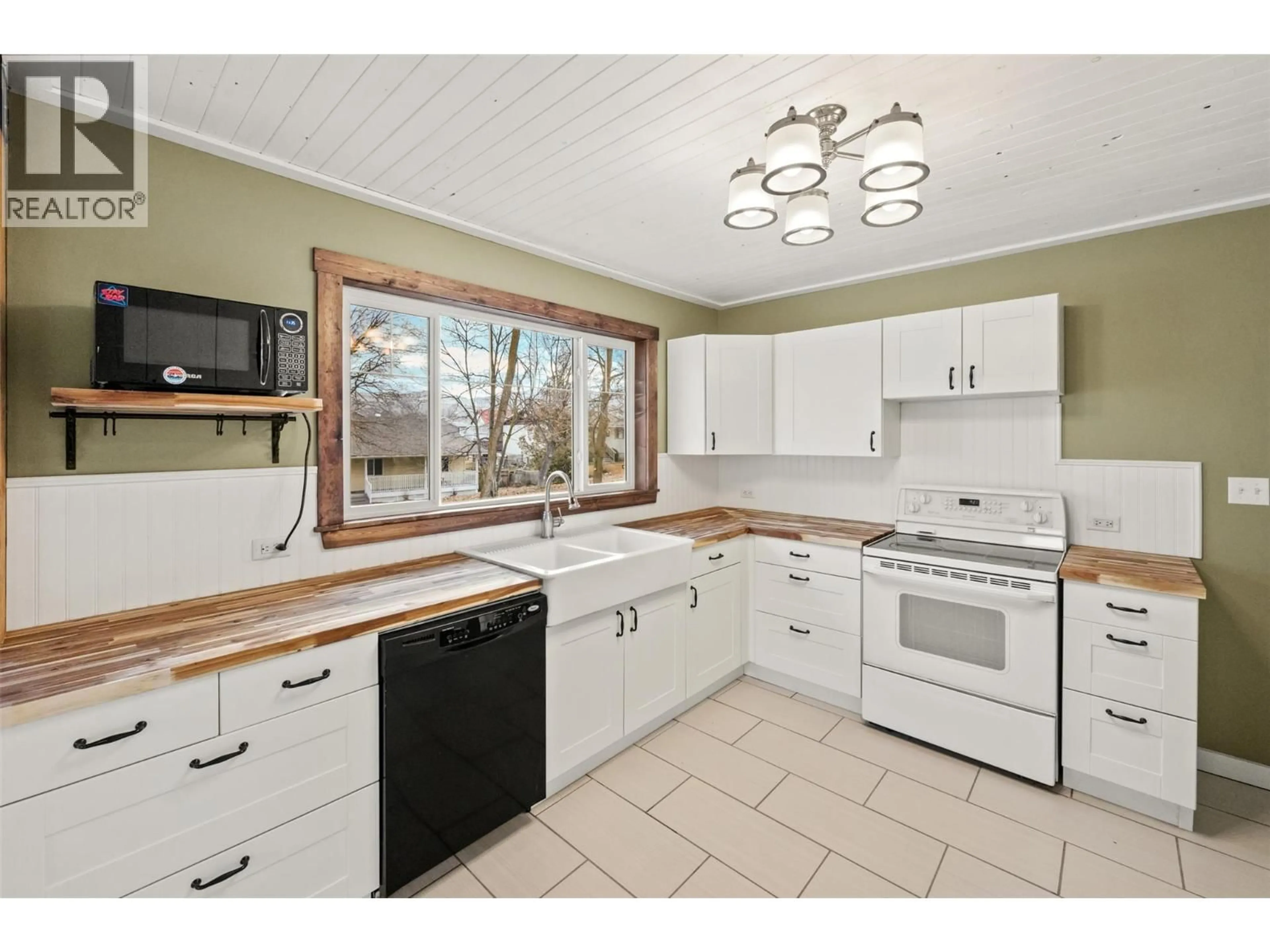 Open concept kitchen, unknown for 6470 HOLLOW STREET, Oliver British Columbia V0H1T0