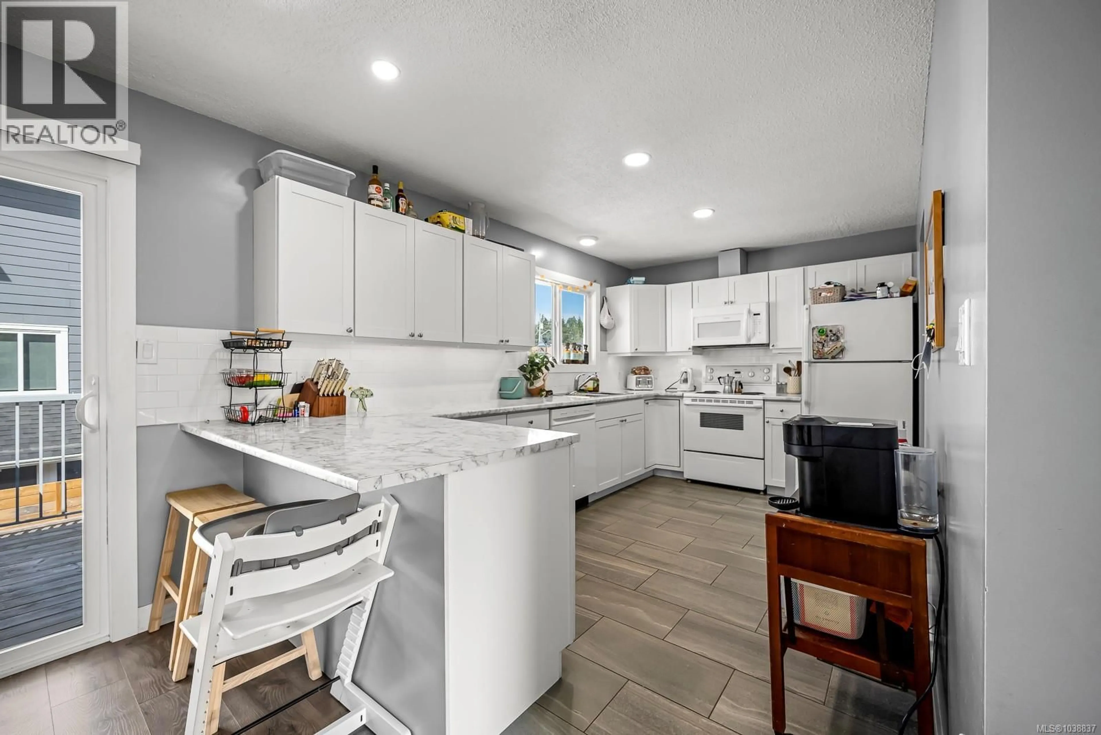 Open concept kitchen, ceramic/tile floor for 3303 SEVENTH STREET, Cumberland British Columbia V0R1S0