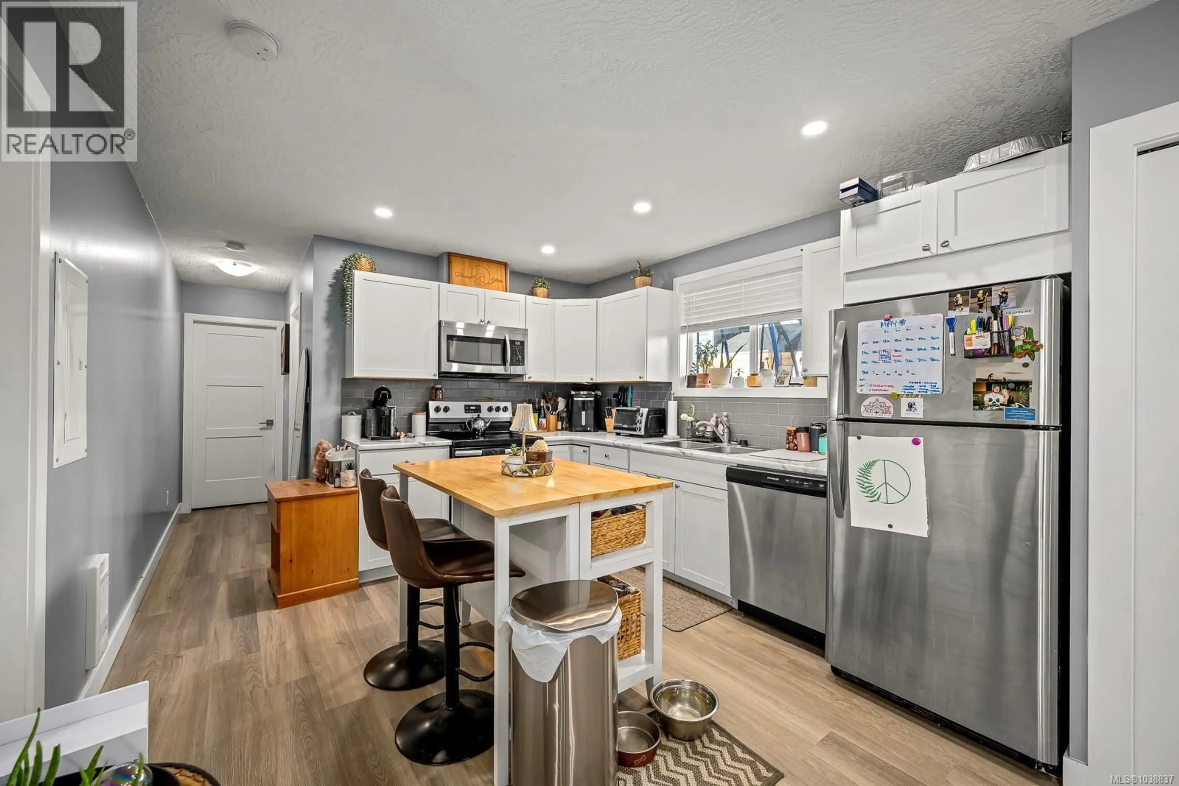 Open concept kitchen, unknown for 3303 SEVENTH STREET, Cumberland British Columbia V0R1S0