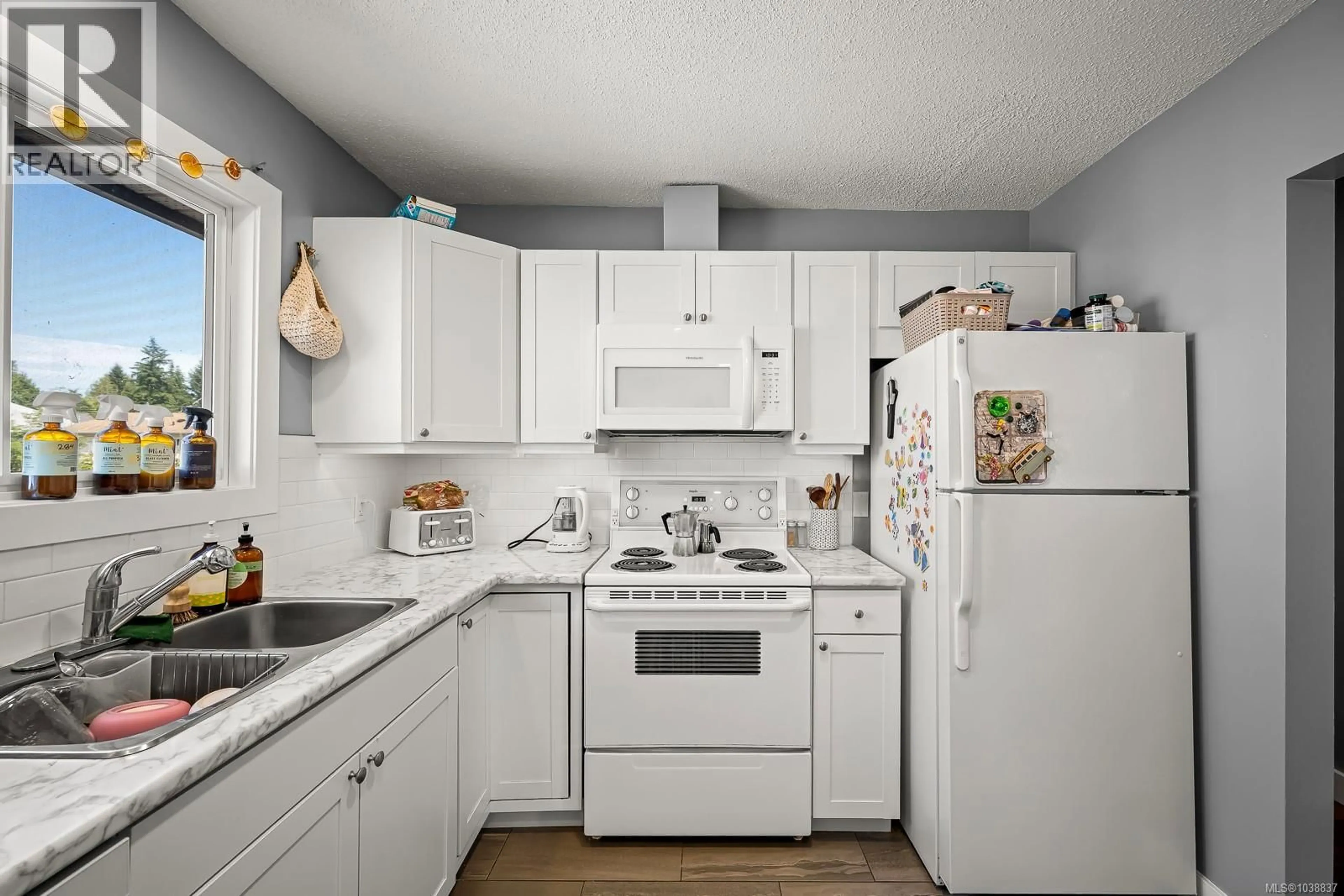 Standard kitchen, unknown for 3303 SEVENTH STREET, Cumberland British Columbia V0R1S0