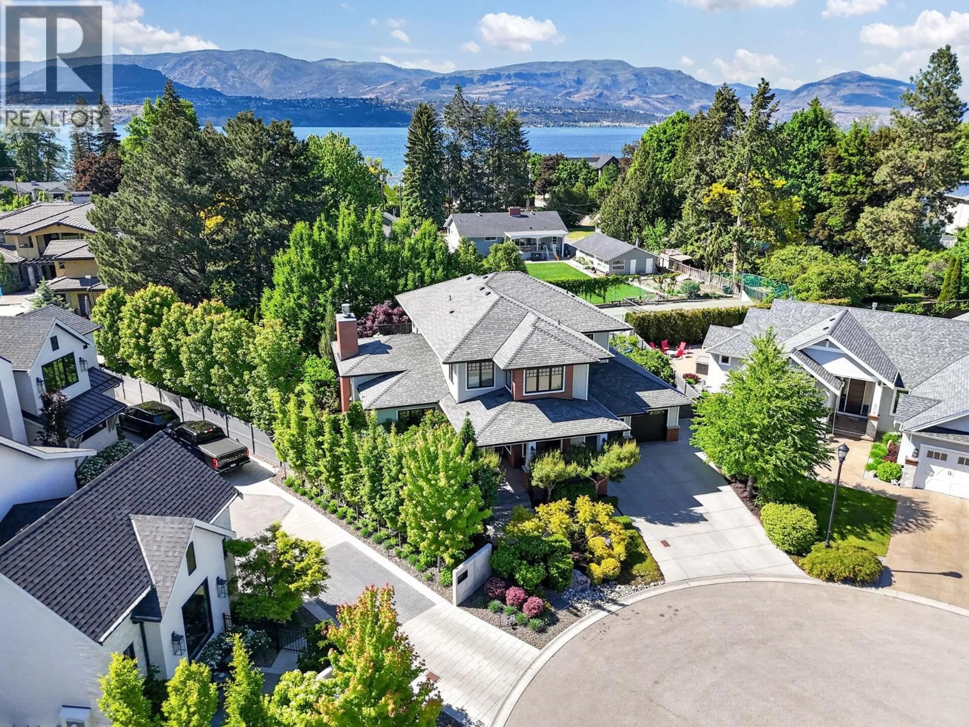 A pic from outside/outdoor area/front of a property/back of a property/a pic from drone, mountain view for 504 METCALFE AVENUE, Kelowna British Columbia V1W5K8