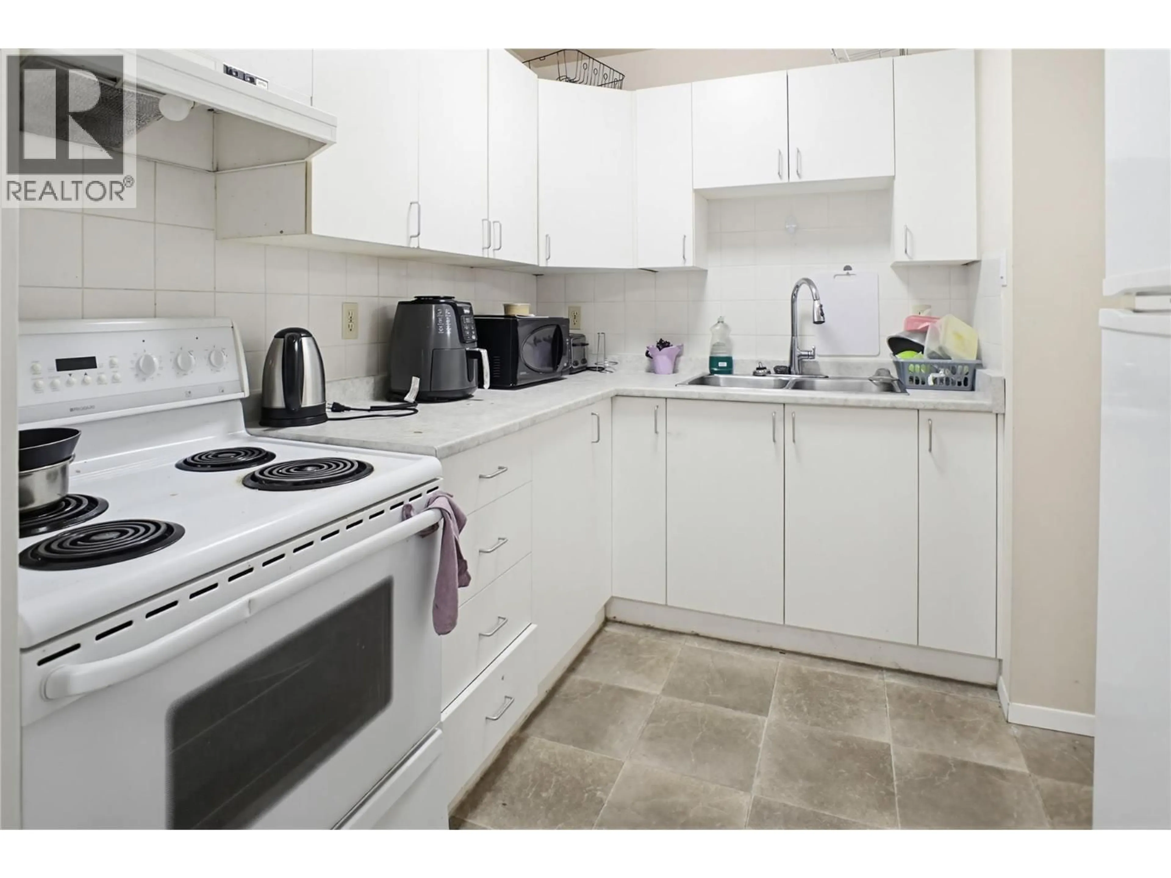 Standard kitchen, unknown for 70 - 1435 SUMMIT DRIVE, Kamloops British Columbia V2E1S4