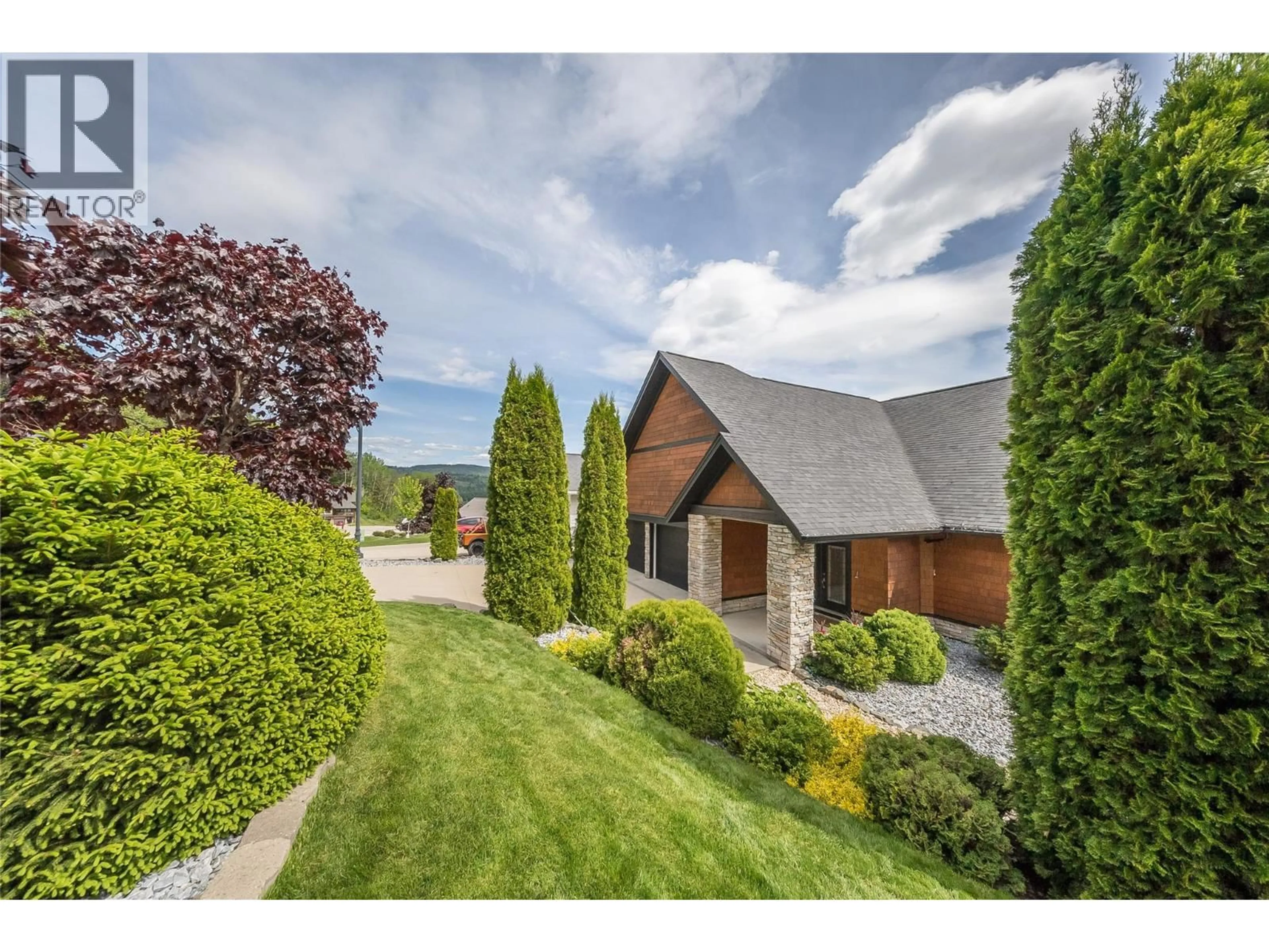 A pic from outside/outdoor area/front of a property/back of a property/a pic from drone, mountain view for 1009 SILVERTIP ROAD, Rossland British Columbia V0G1Y0