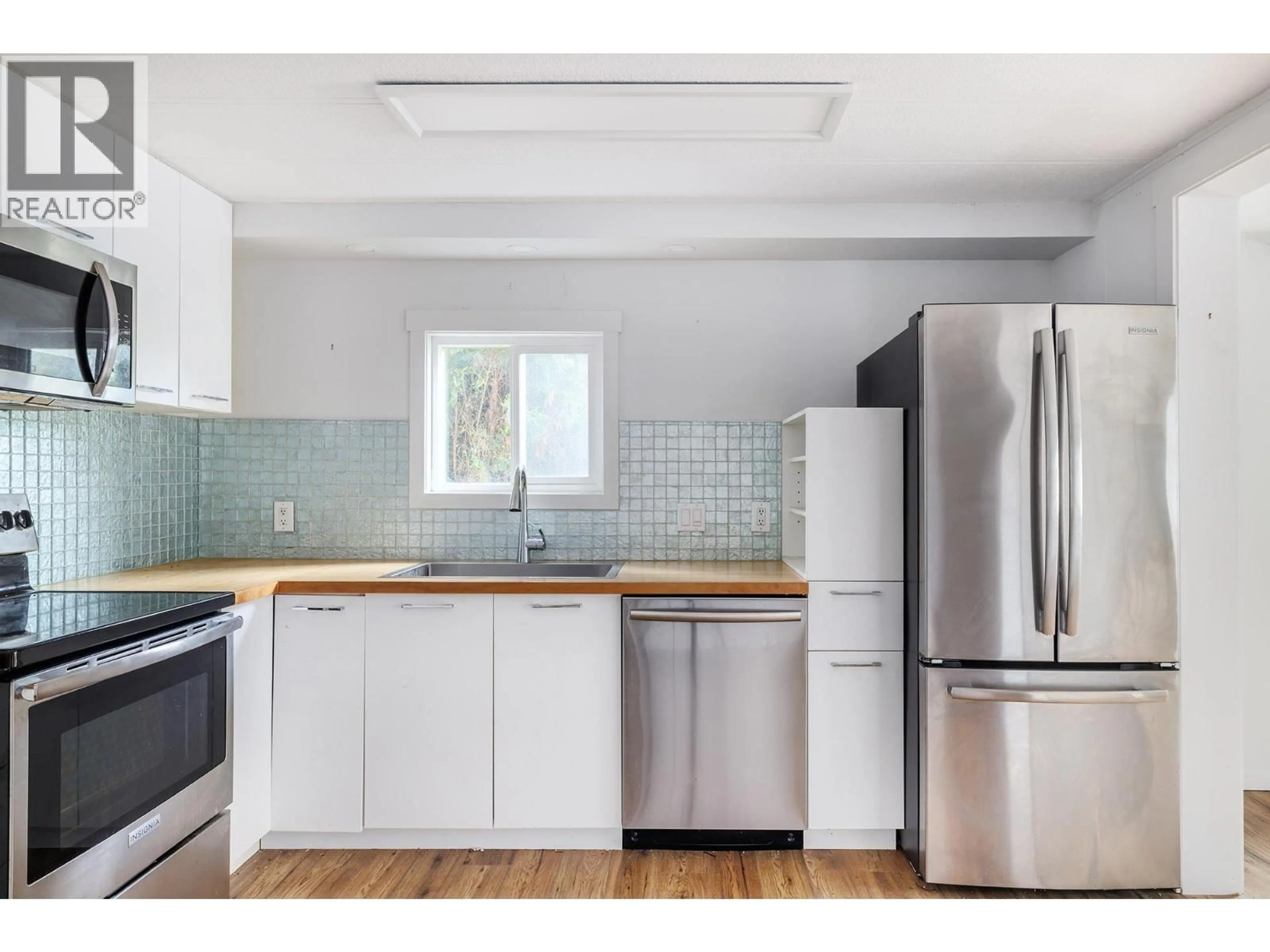 Standard kitchen, unknown for 71 - 1929 HIGHWAY 97 OTHER SOUTH, Kelowna British Columbia V1Z2Z1