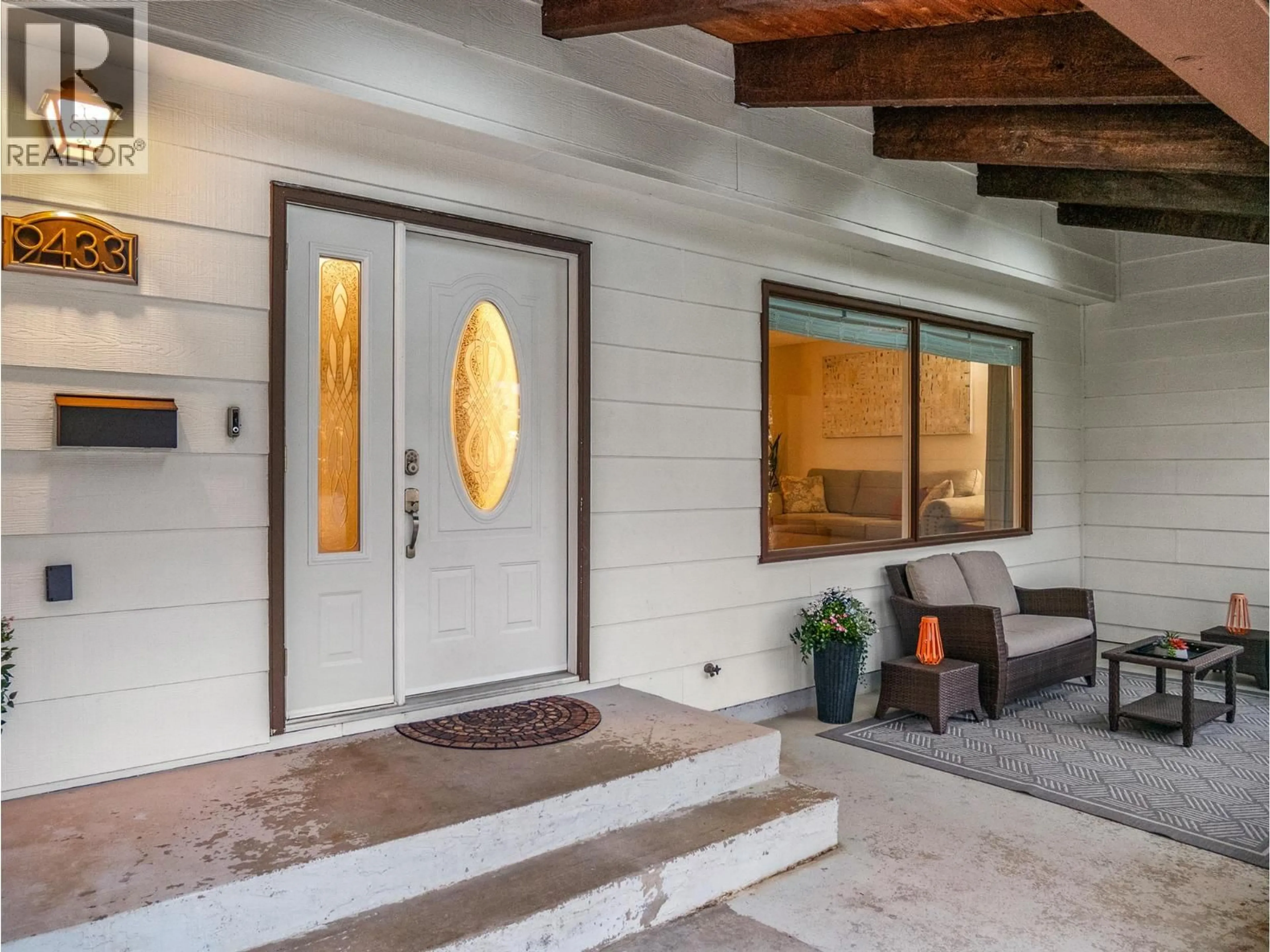 Indoor entryway for 9433 7 STREET, Dawson Creek British Columbia V1G3M7