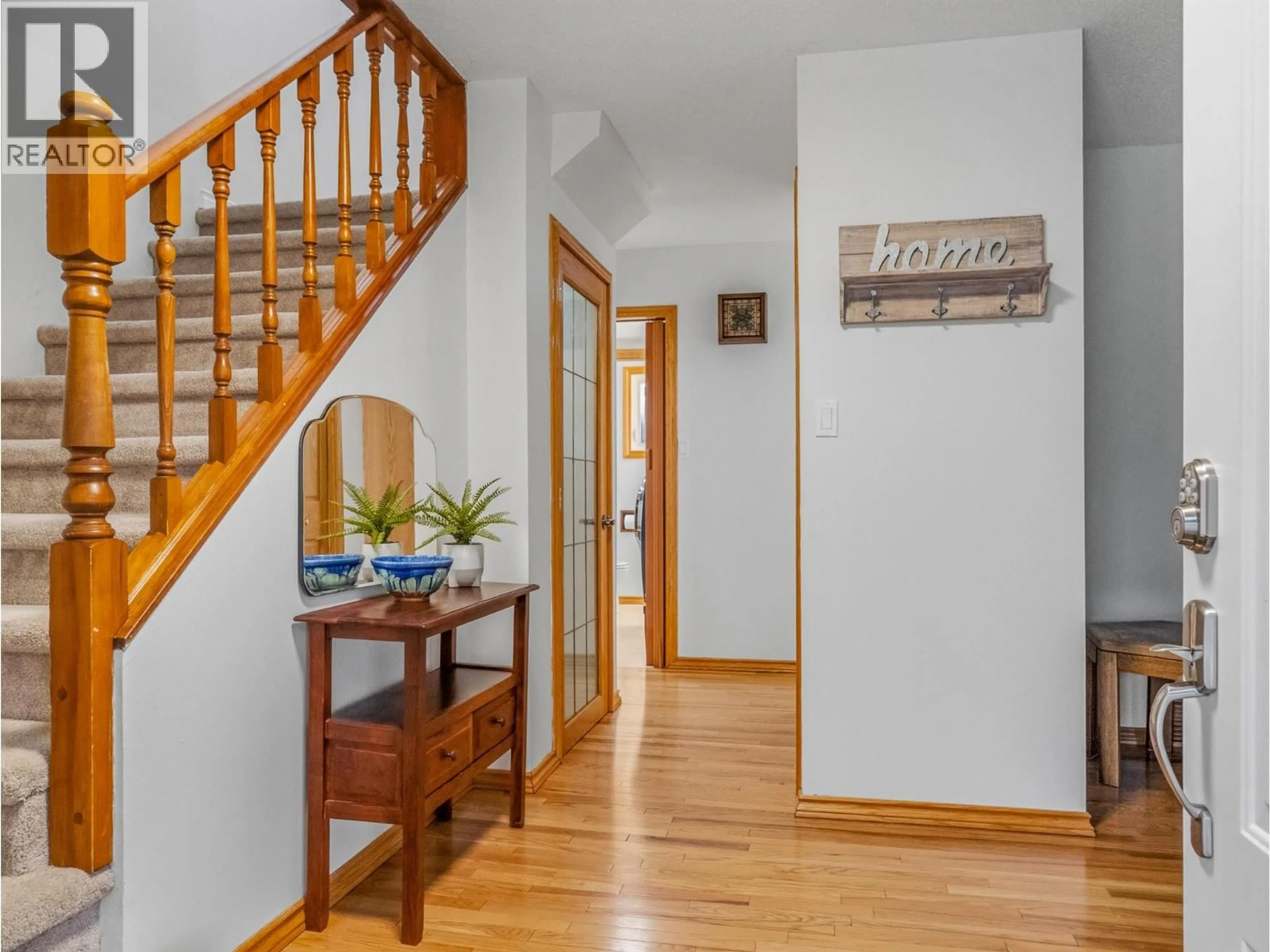Indoor entryway for 9433 7 STREET, Dawson Creek British Columbia V1G3M7