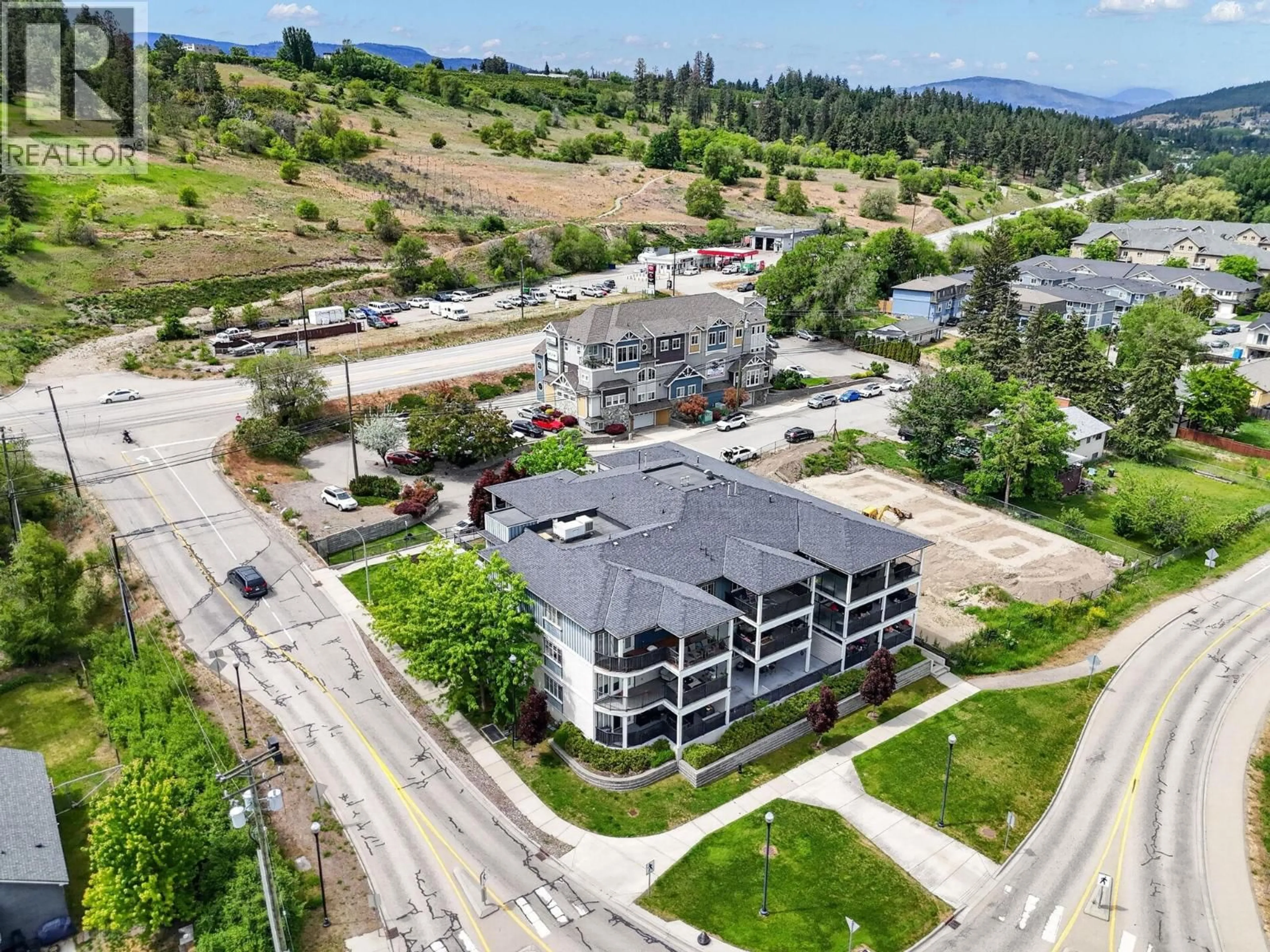 A pic from outside/outdoor area/front of a property/back of a property/a pic from drone, unknown for 204 - 10529 POWLEY COURT, Lake Country British Columbia V4V2S2