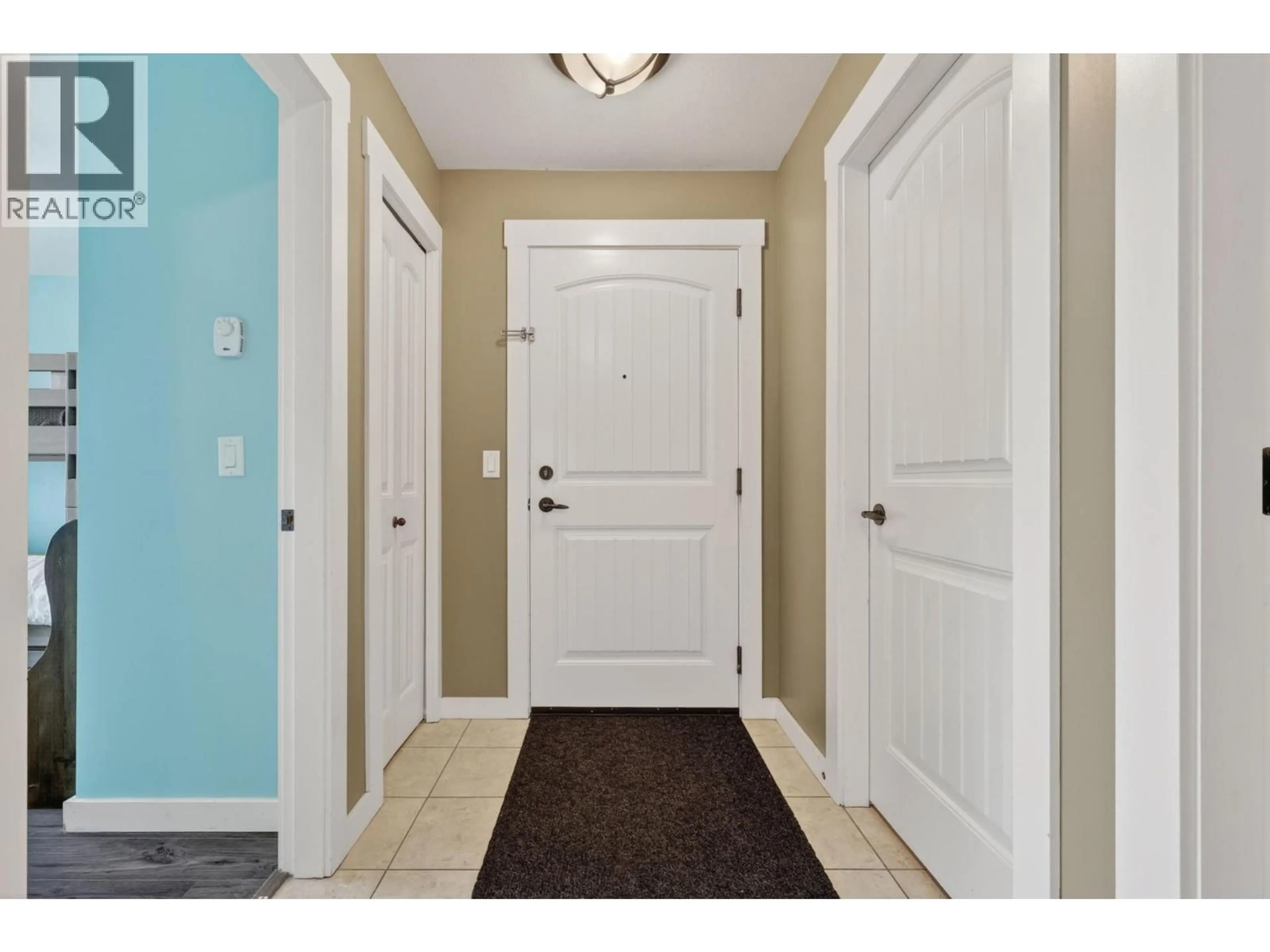 Indoor entryway for 204 - 10529 POWLEY COURT, Lake Country British Columbia V4V2S2