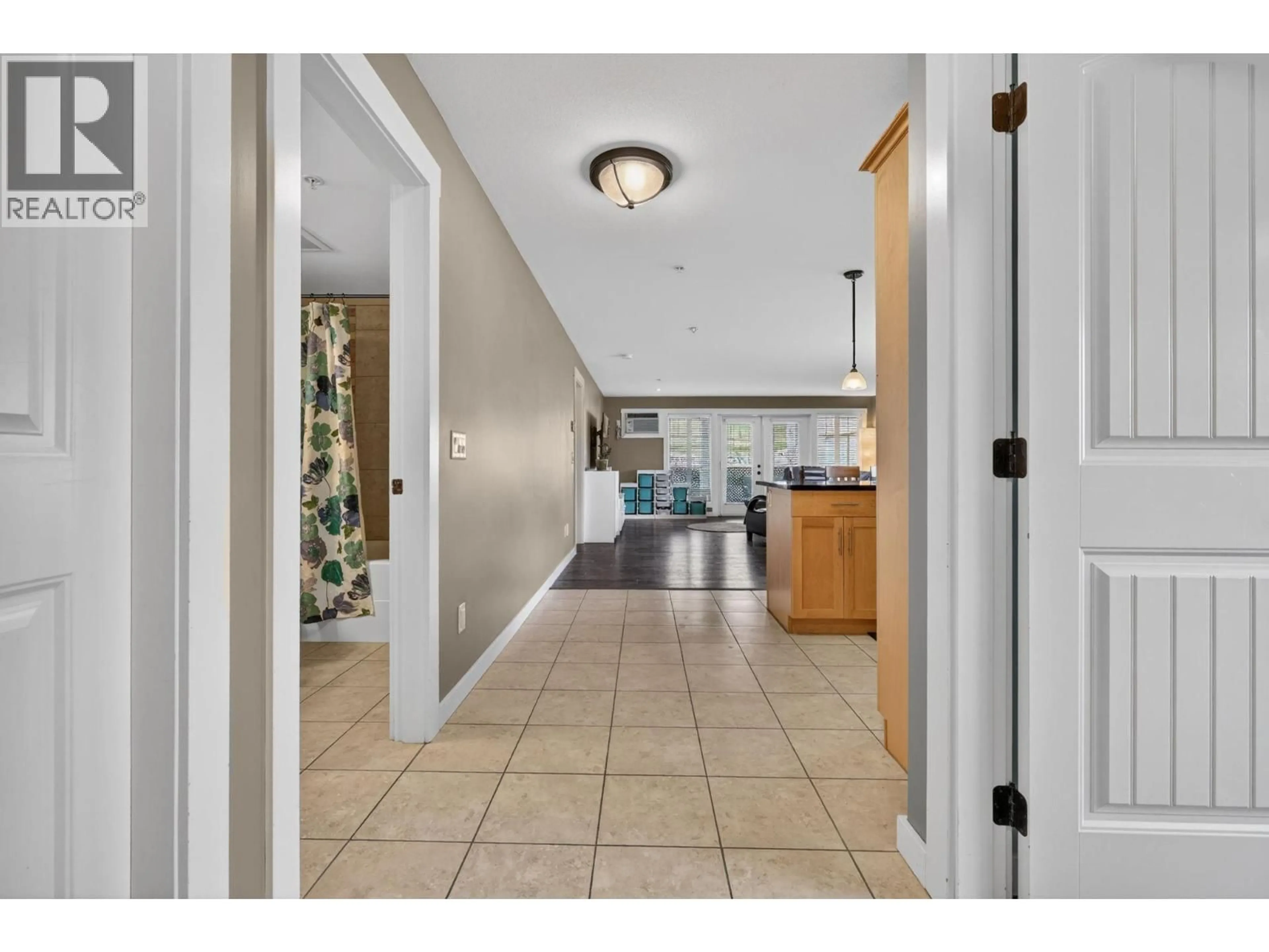 Indoor entryway for 204 - 10529 POWLEY COURT, Lake Country British Columbia V4V2S2