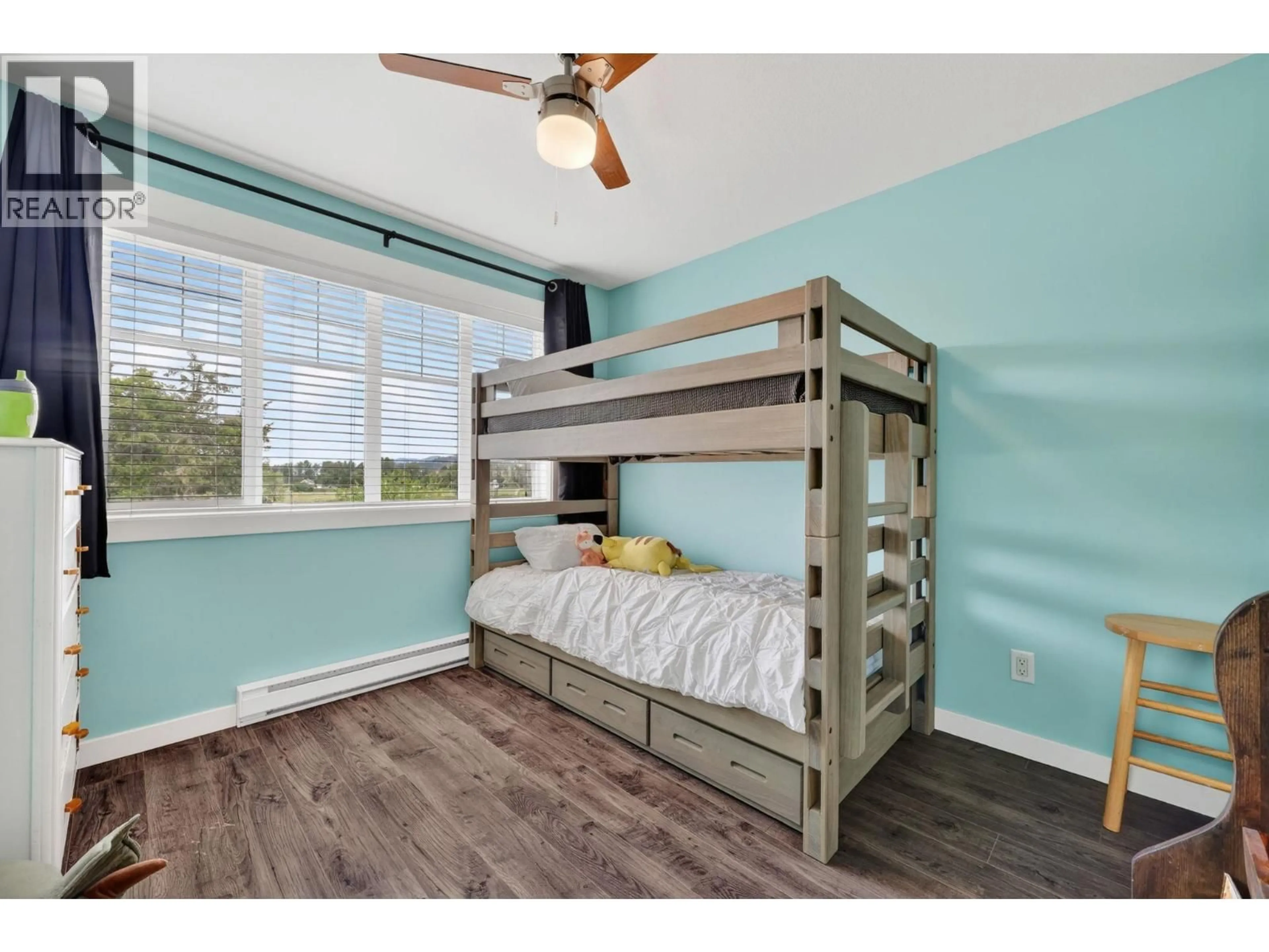 Bedroom with bed, wood/laminate floor for 204 - 10529 POWLEY COURT, Lake Country British Columbia V4V2S2