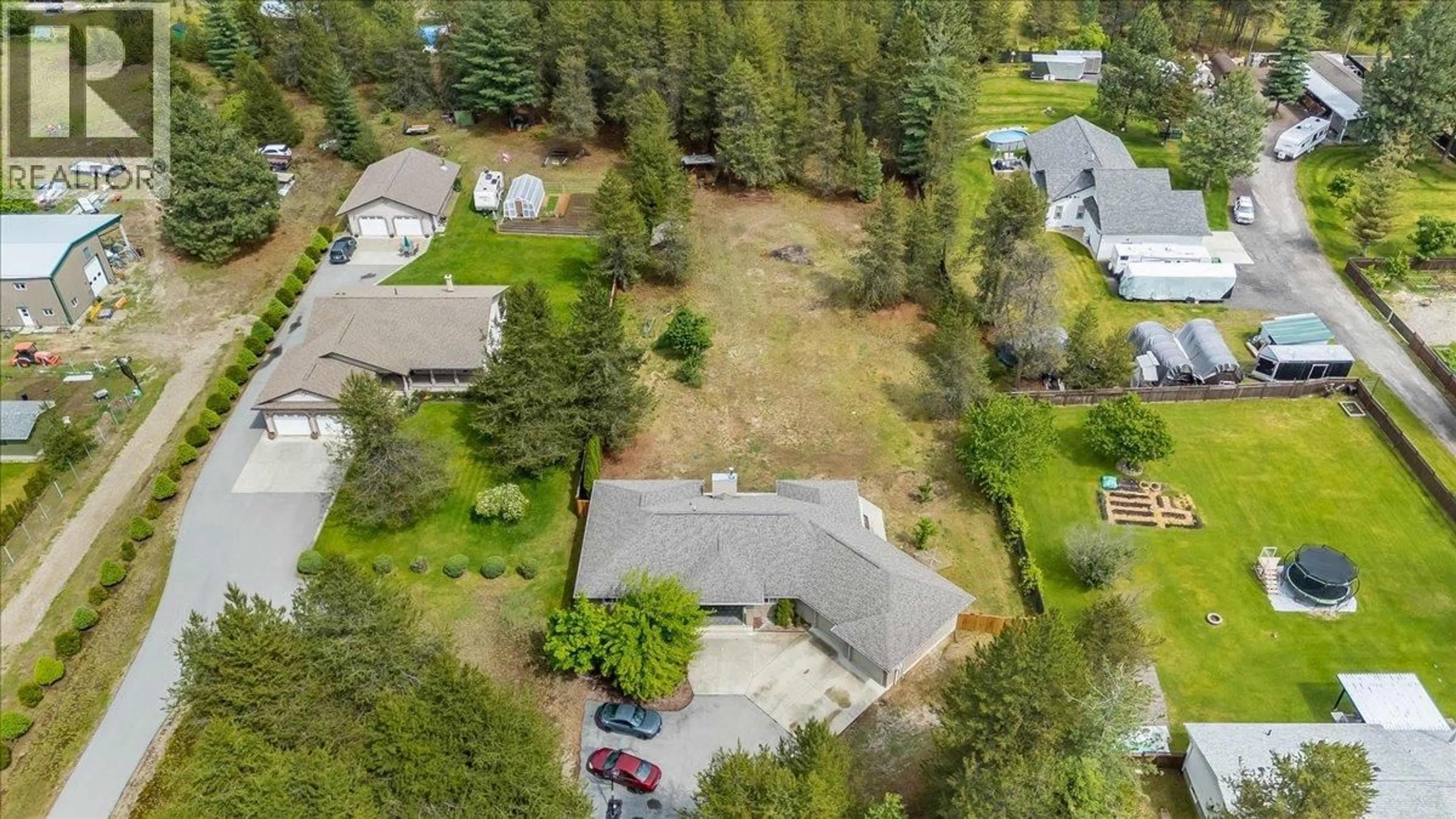 A pic from outside/outdoor area/front of a property/back of a property/a pic from drone, forest/trees view for 816 COLUMBIA ROAD, Castlegar British Columbia V1N4K6
