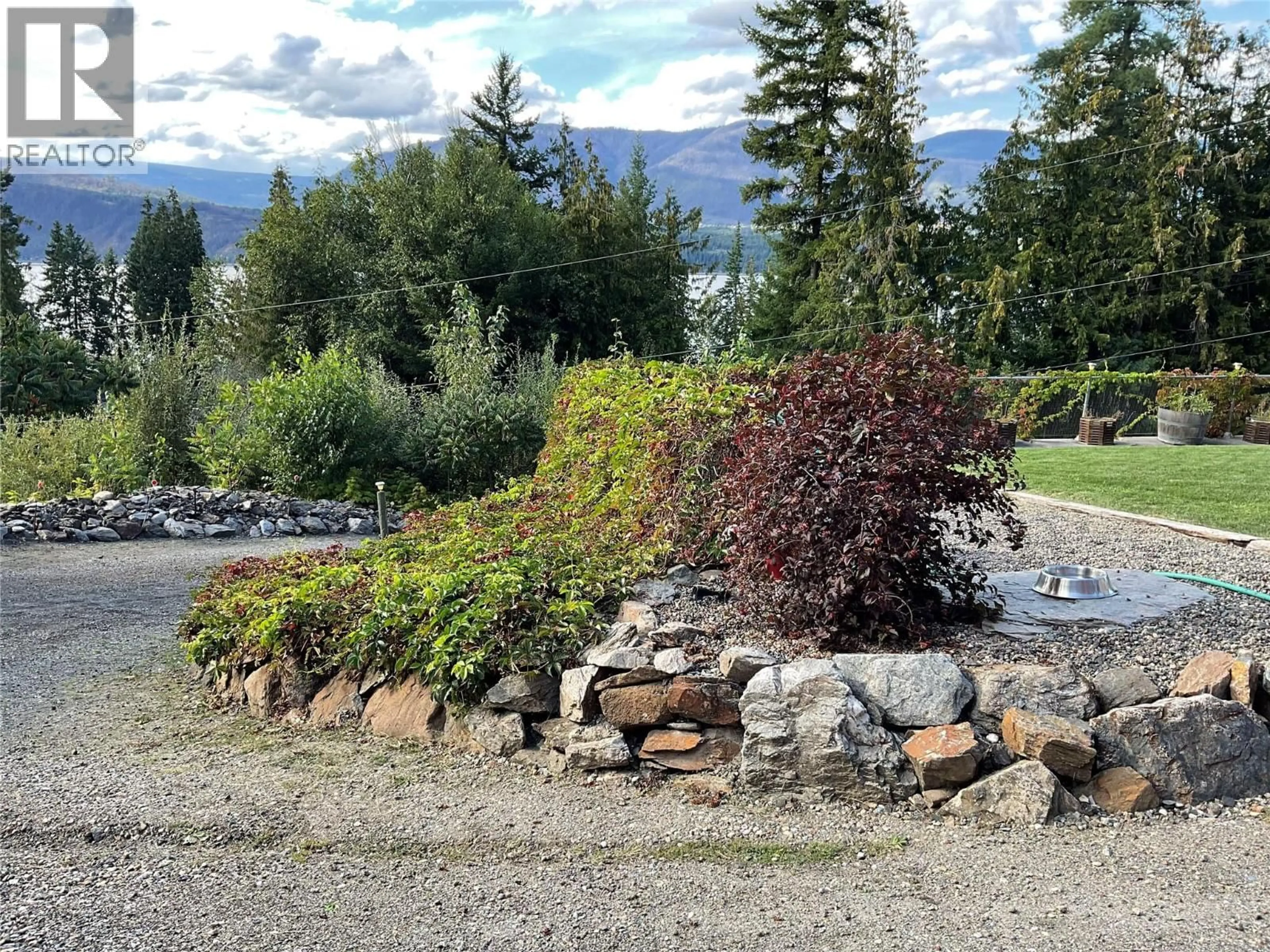 Patio, mountain view for 3286 HURSTFIELD ROAD, Blind Bay British Columbia V0E1H1