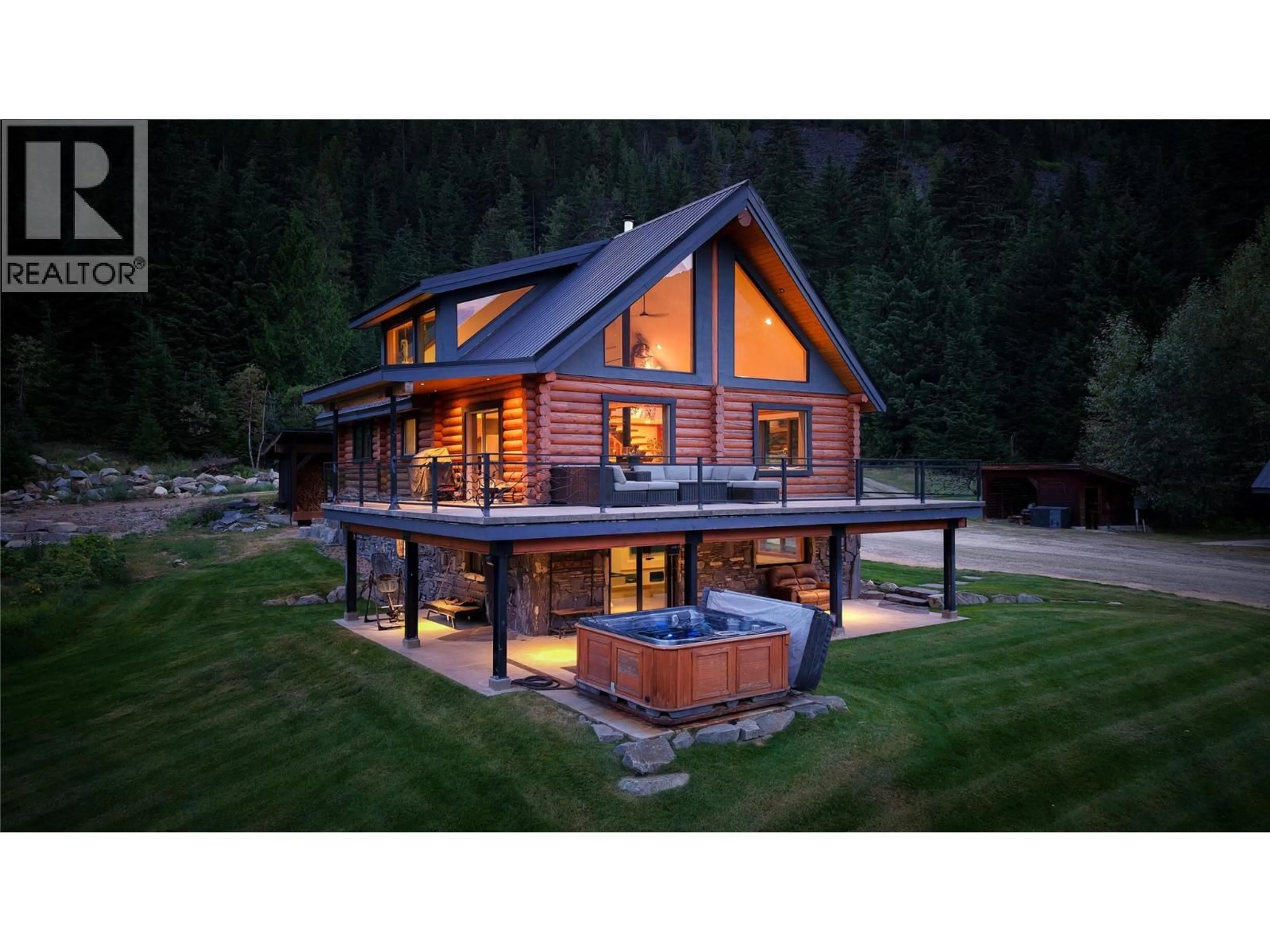 Home with vinyl exterior material, unknown for 6580 HIGHWAY 6 OTHER, Ymir British Columbia V0G2K0