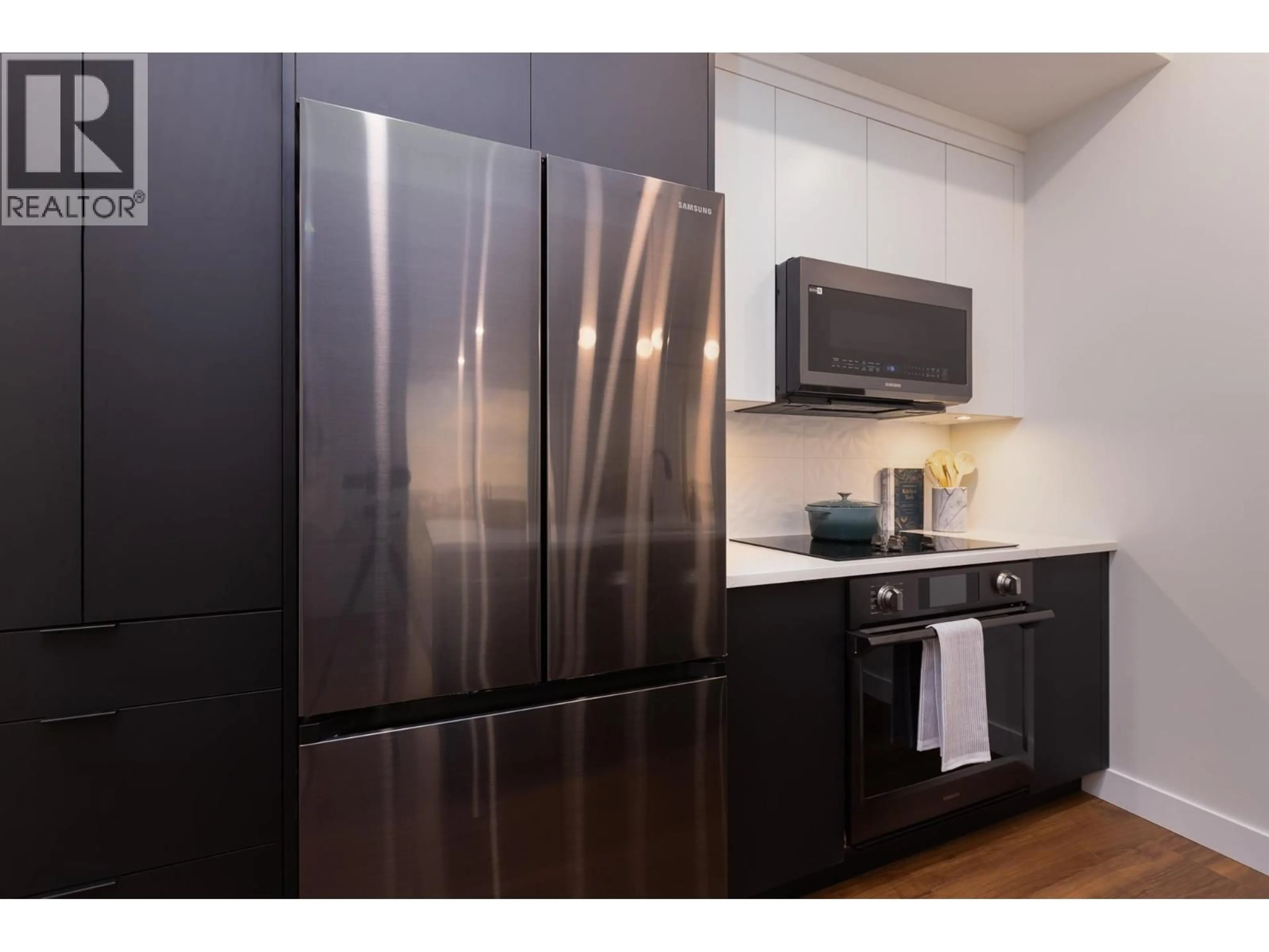 Standard kitchen, wood/laminate floor for 446 - 1281 PRIDHAM AVENUE, Kelowna British Columbia V1Y6B3