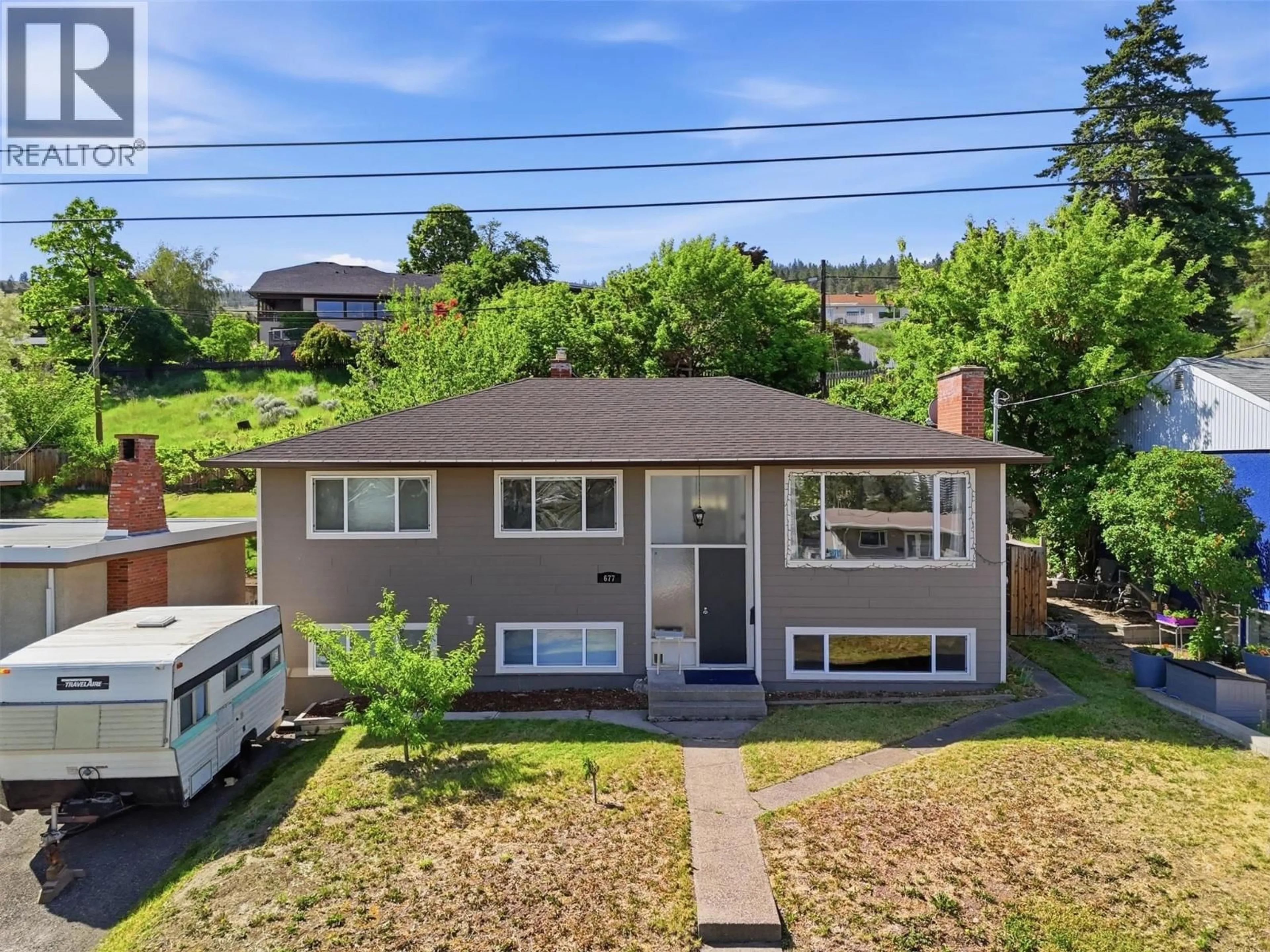 A pic from outside/outdoor area/front of a property/back of a property/a pic from drone, street for 677 FRASER STREET, Kamloops British Columbia V2C3H1