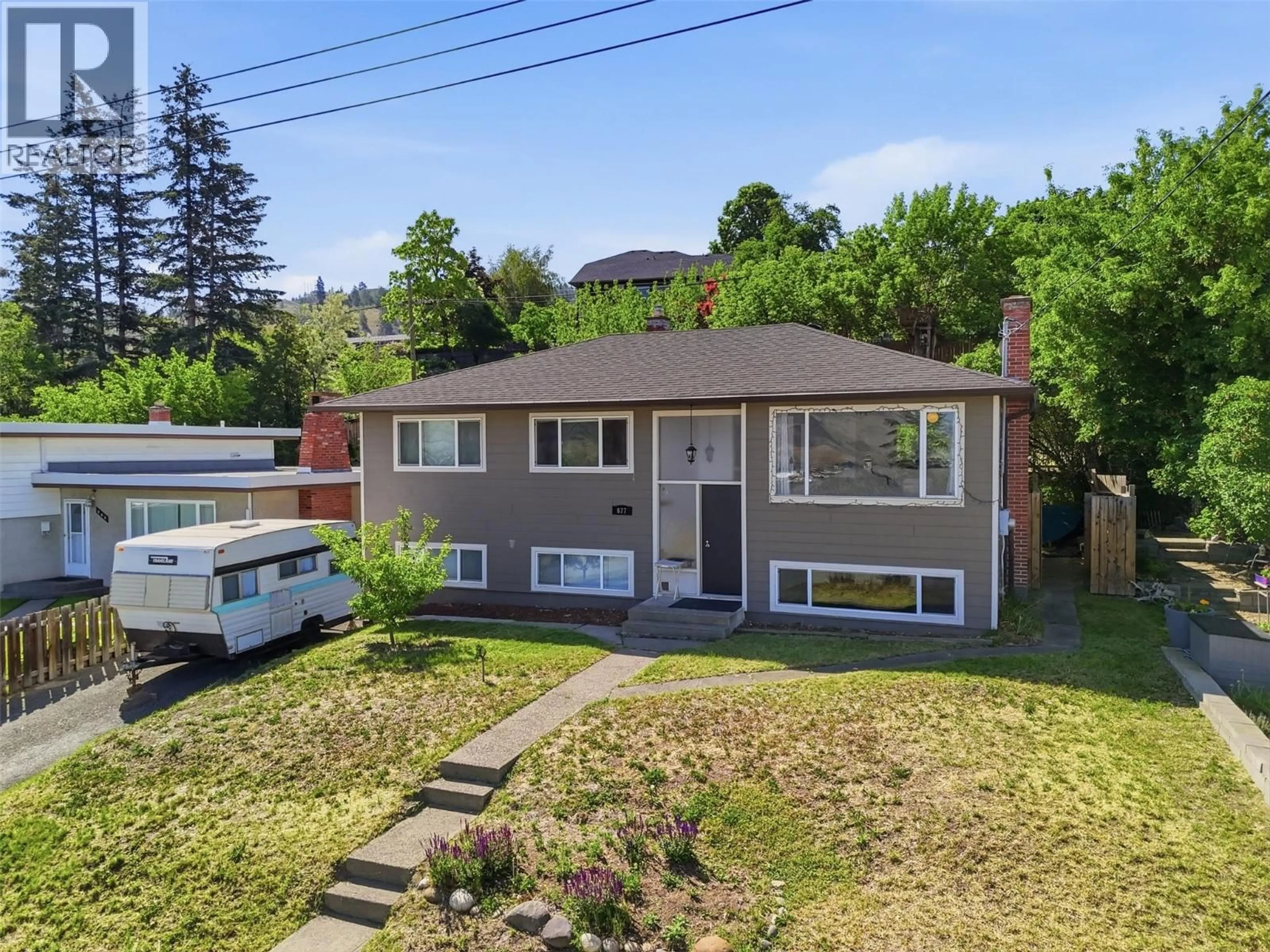 A pic from outside/outdoor area/front of a property/back of a property/a pic from drone, street for 677 FRASER STREET, Kamloops British Columbia V2C3H1