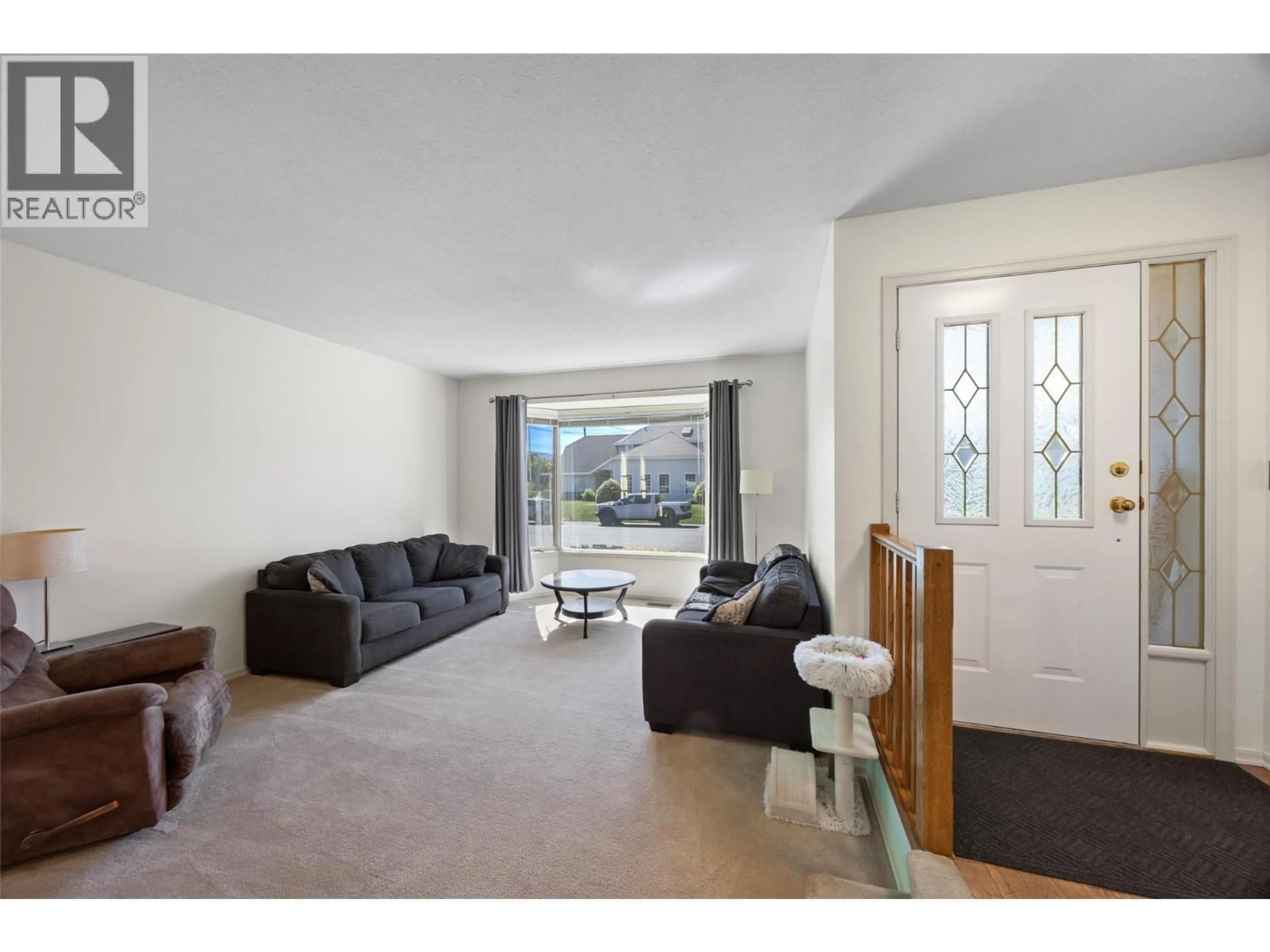 Living room with furniture, unknown for 945 NICOLANI DRIVE, Kamloops British Columbia V2B8C6