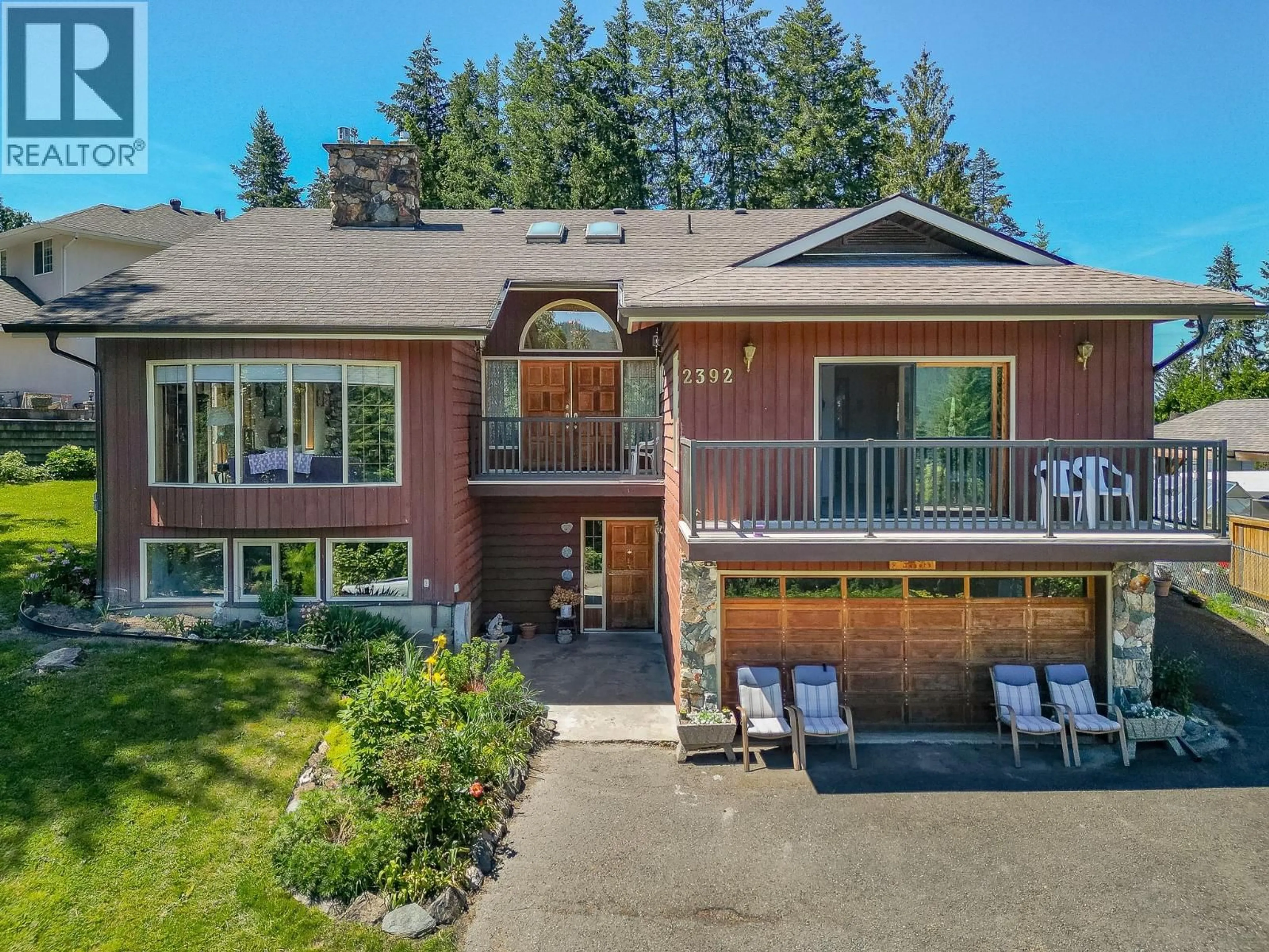 A pic from outside/outdoor area/front of a property/back of a property/a pic from drone, street for 2392 MT TUAM CRESCENT, Blind Bay British Columbia V0E2W2
