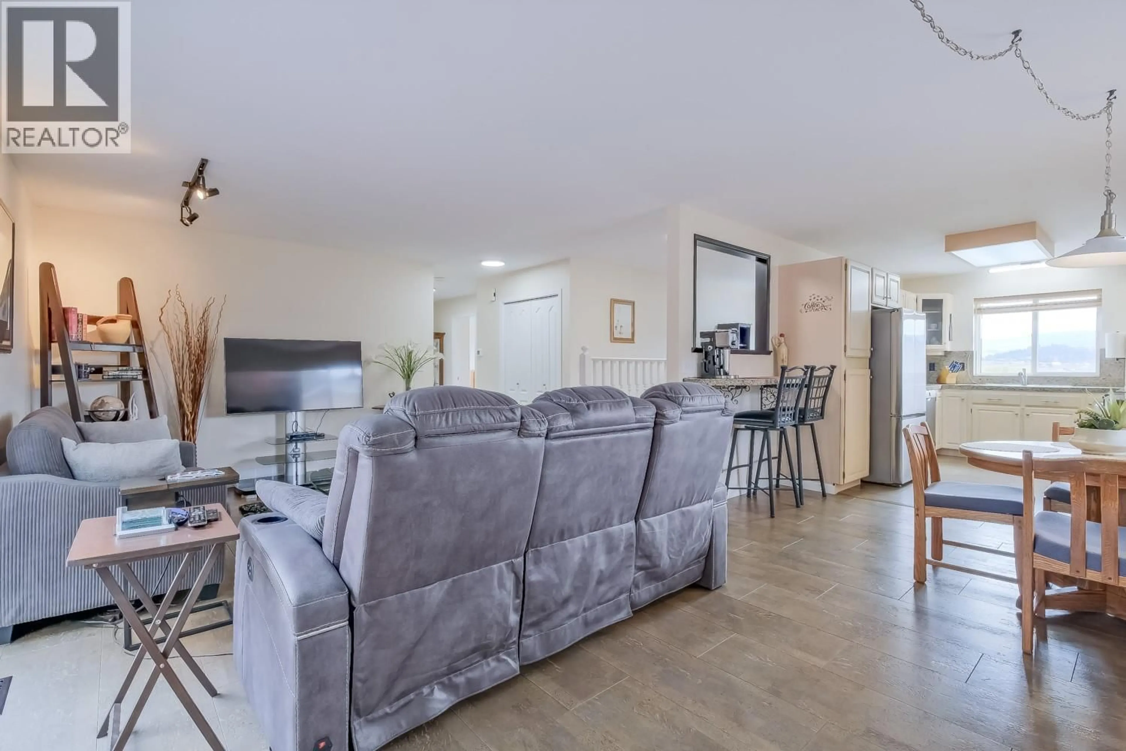 Unknown for 1802 EDGEHILL COURT, Kelowna British Columbia V1V1R7