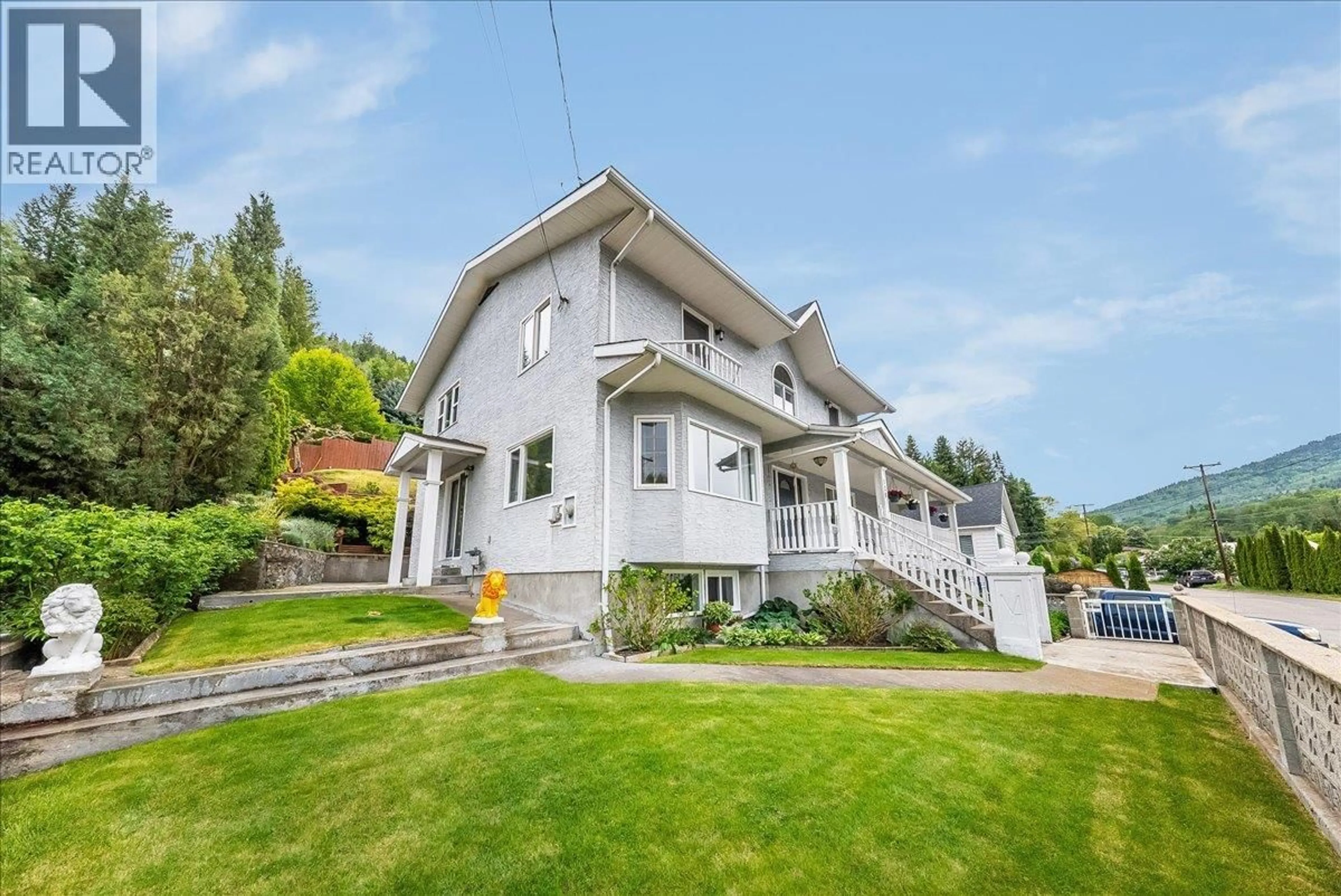 A pic from outside/outdoor area/front of a property/back of a property/a pic from drone, street for 128 COLLEY STREET, Warfield British Columbia V1R2M2