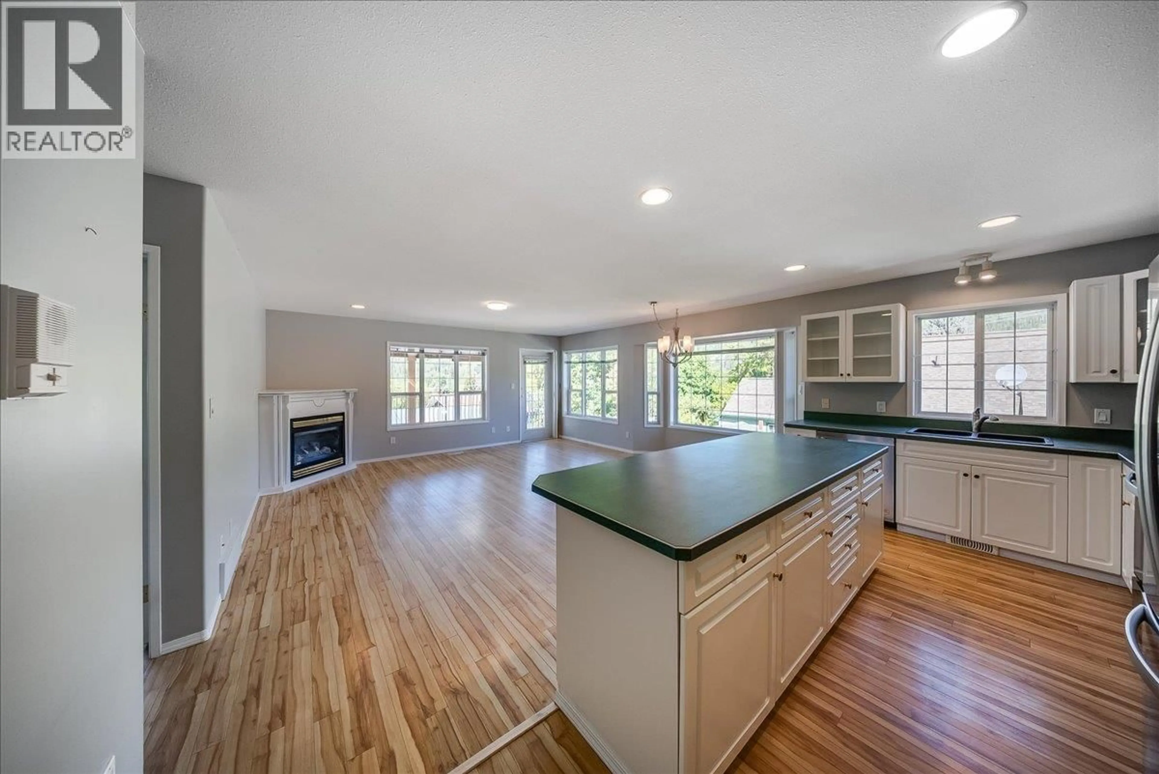 Open concept kitchen, unknown for 83 KOOTENAY AVENUE SOUTH, Fruitvale British Columbia V0G1L0