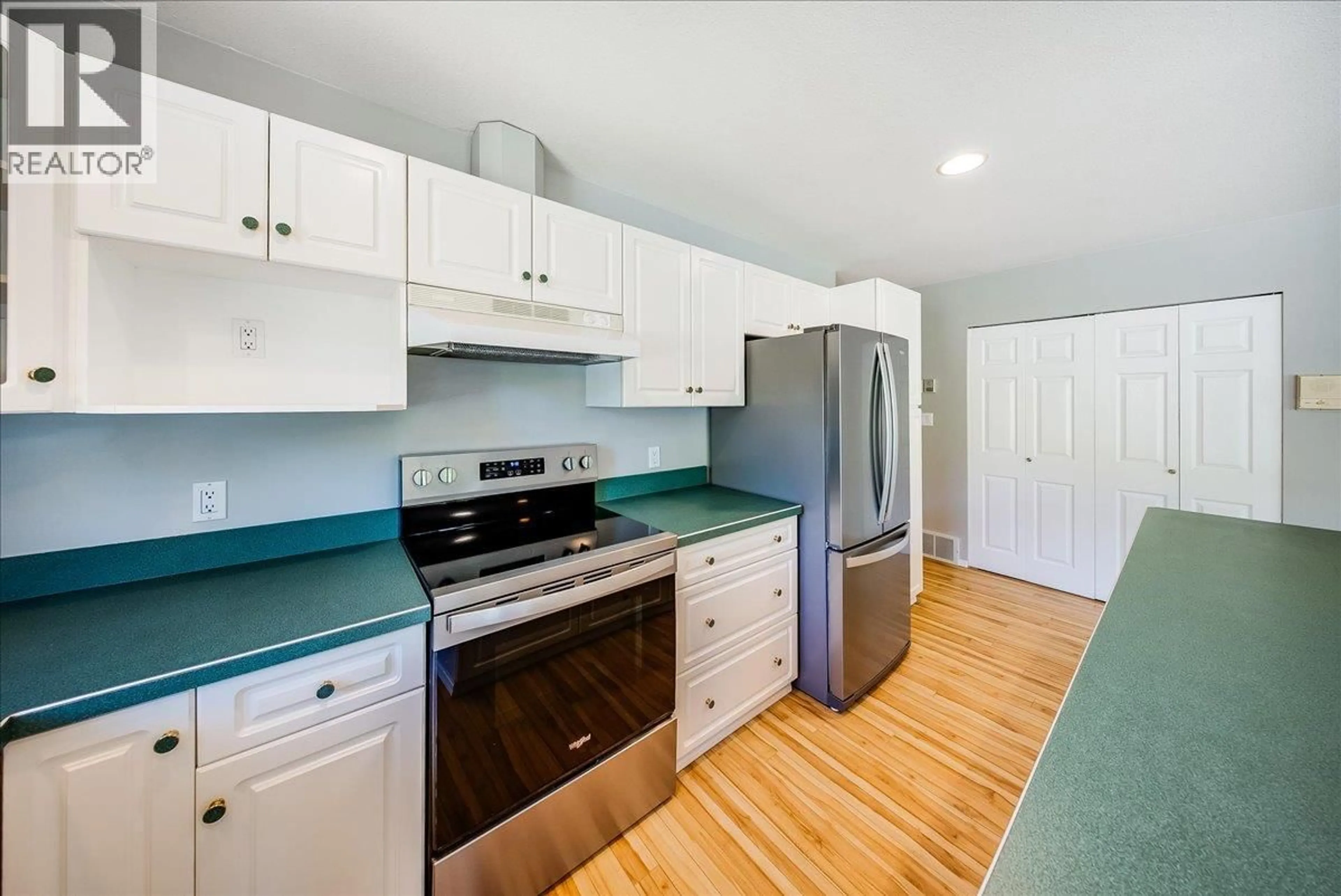 Standard kitchen, unknown for 83 KOOTENAY AVENUE SOUTH, Fruitvale British Columbia V0G1L0