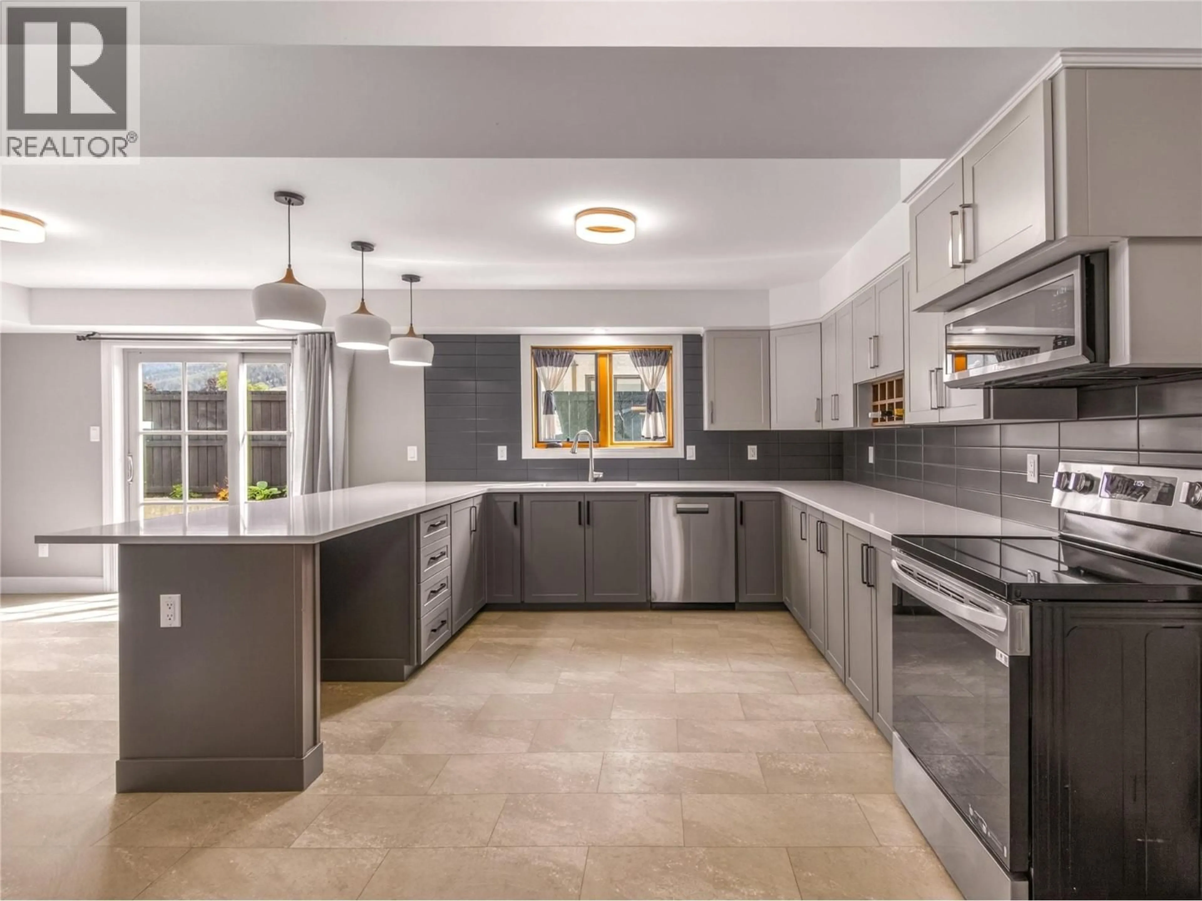 Unknown for 969 WESTMINSTER AVENUE EAST, Penticton British Columbia V2A7P1