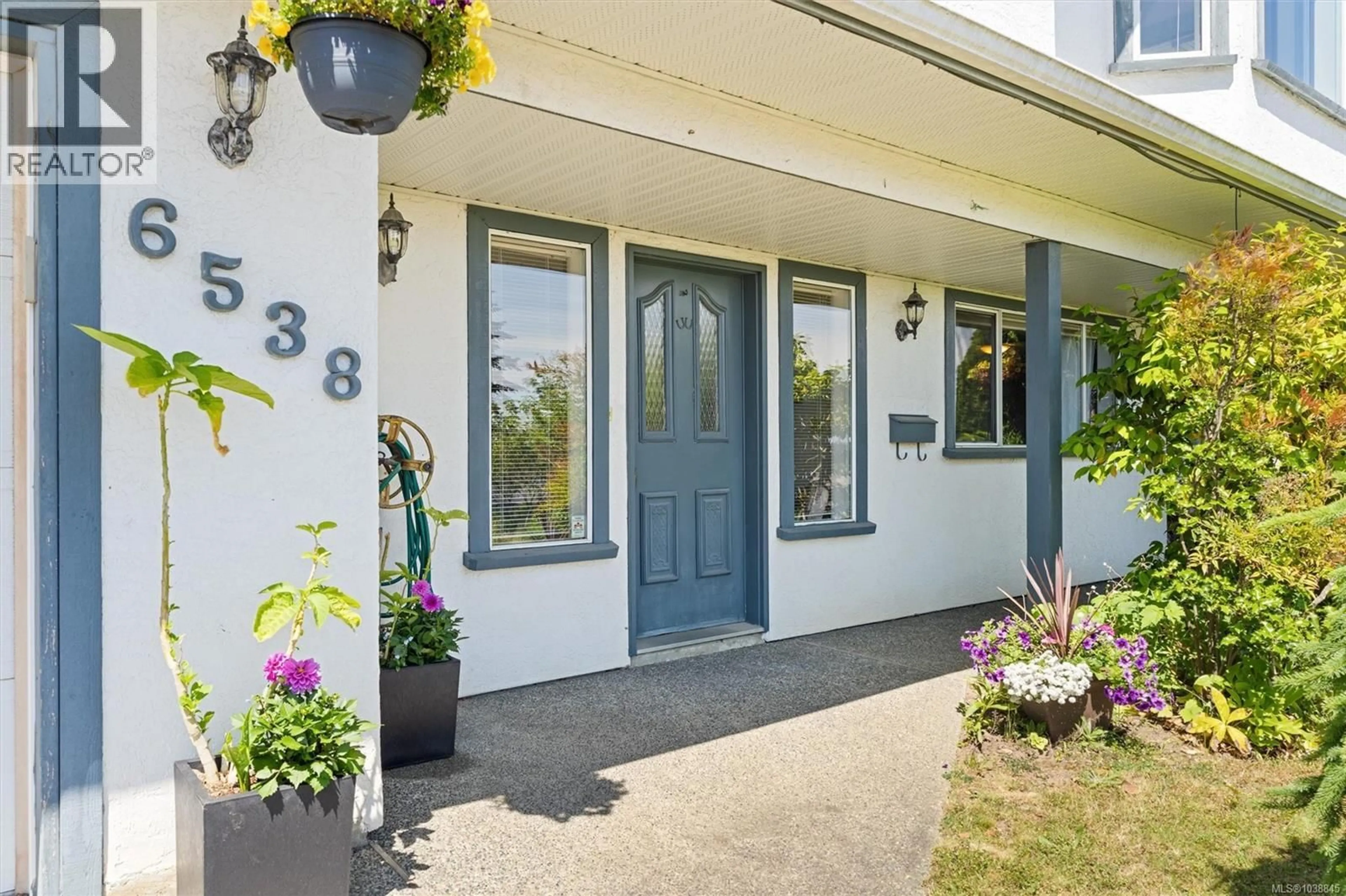 Indoor entryway for 6538 BELLA VISTA DRIVE, Central Saanich British Columbia V8Z6X1